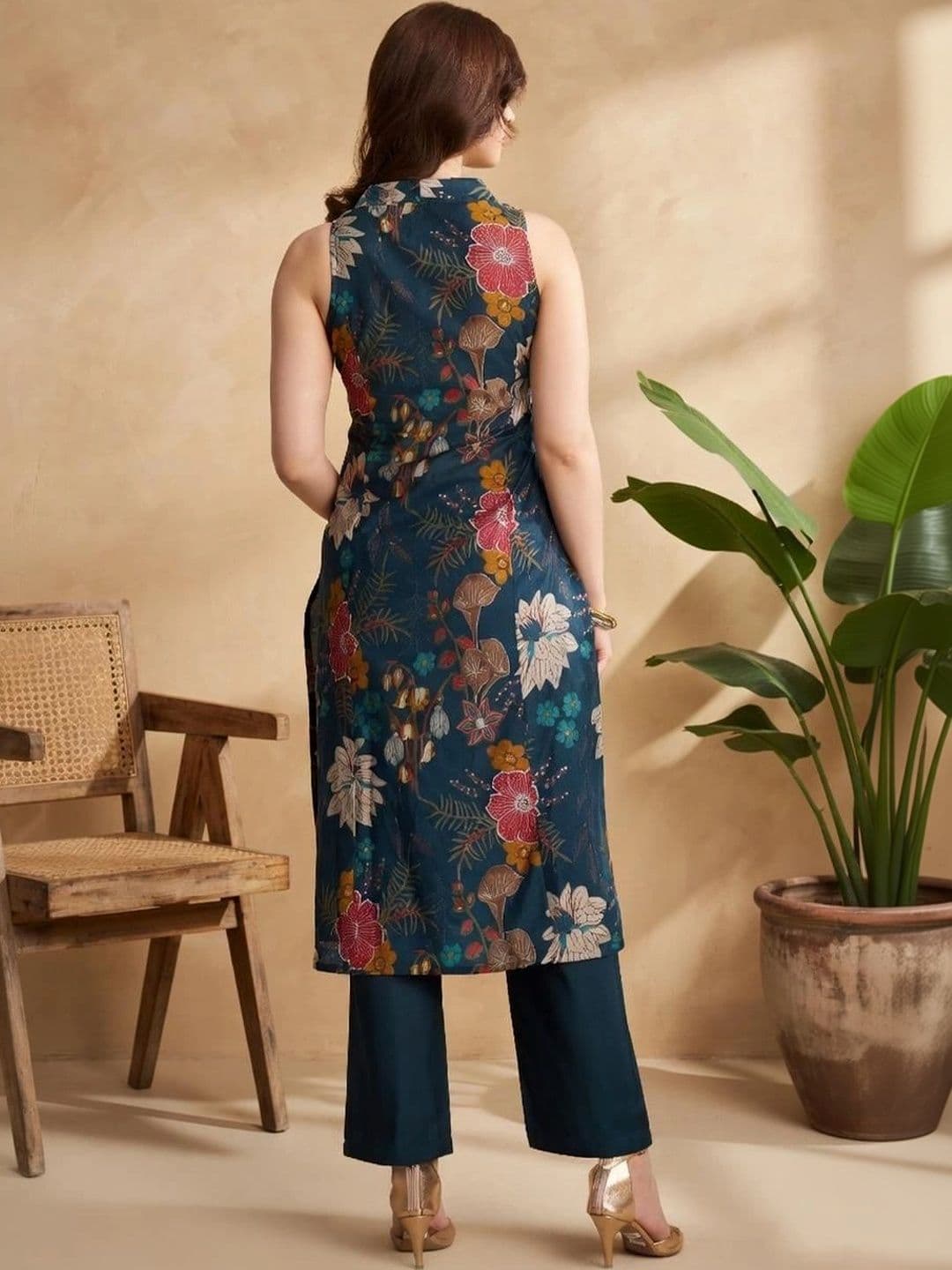 SANTOLIYA Women Floral Printed Regular Kurta with Palazzos thumbnail 2