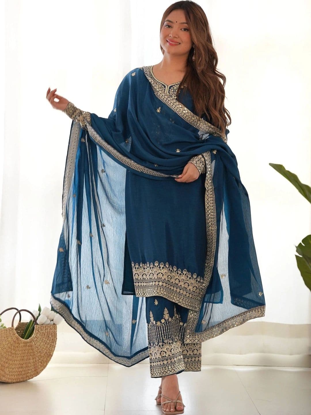 VASTRABELLA Women Ethnic Motifs Embroidered Regular Kurta with Palazzos & With Dupatta thumbnail 3