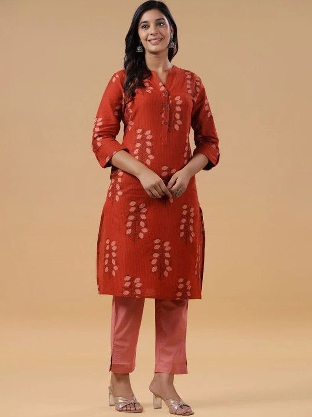SAVI Women Ethnic Motifs Printed Regular Pure Cotton Kurta with Trousers thumbnail 5