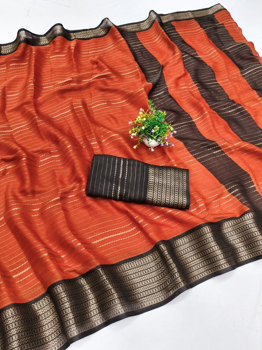 Owee Zari Silk Blend Designer Saree thumbnail 2