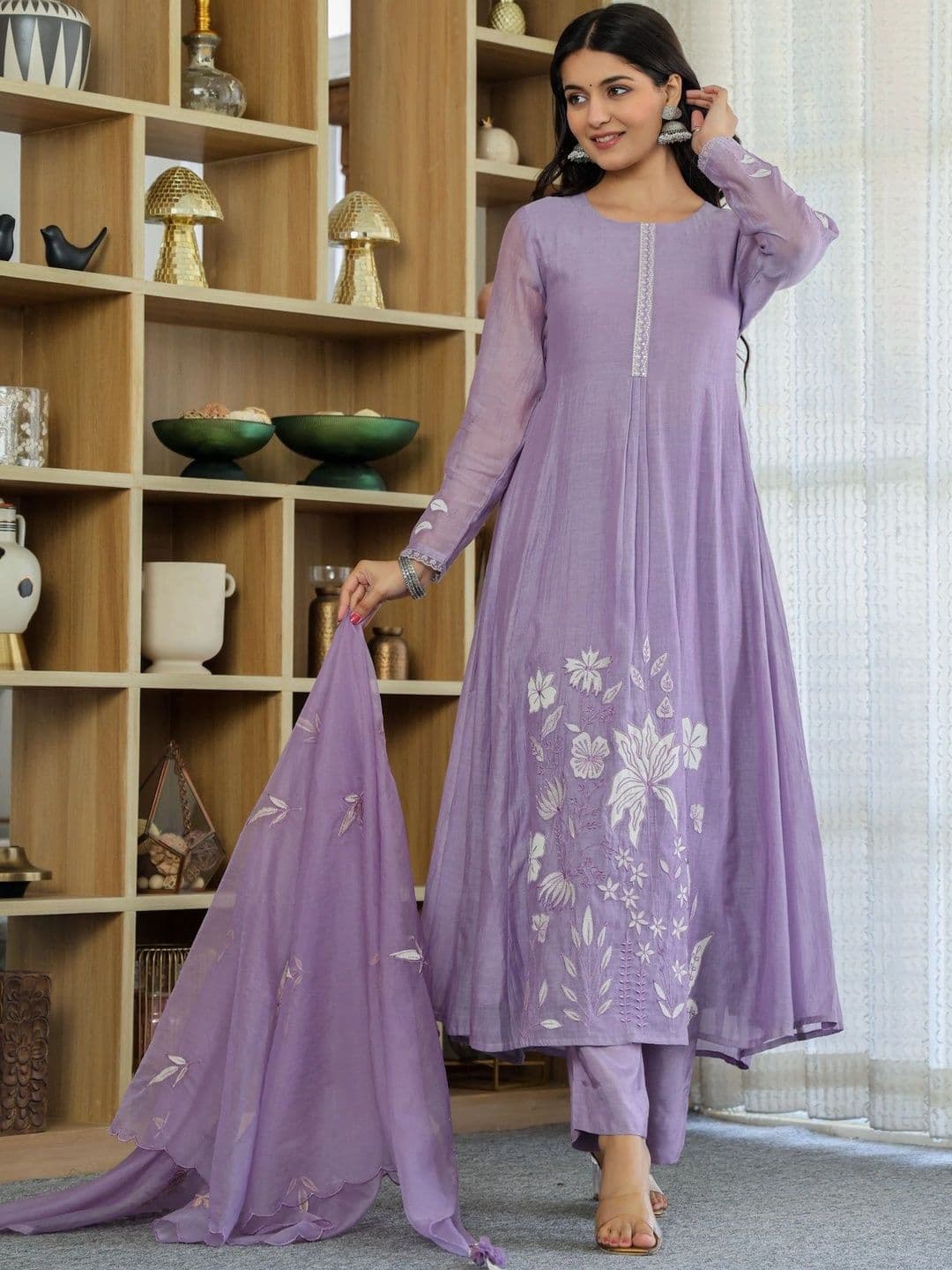 Aeristo Women Floral Embroidered Regular Thread Work Chanderi Silk Kurta with Trousers & With Dupatta thumbnail 2
