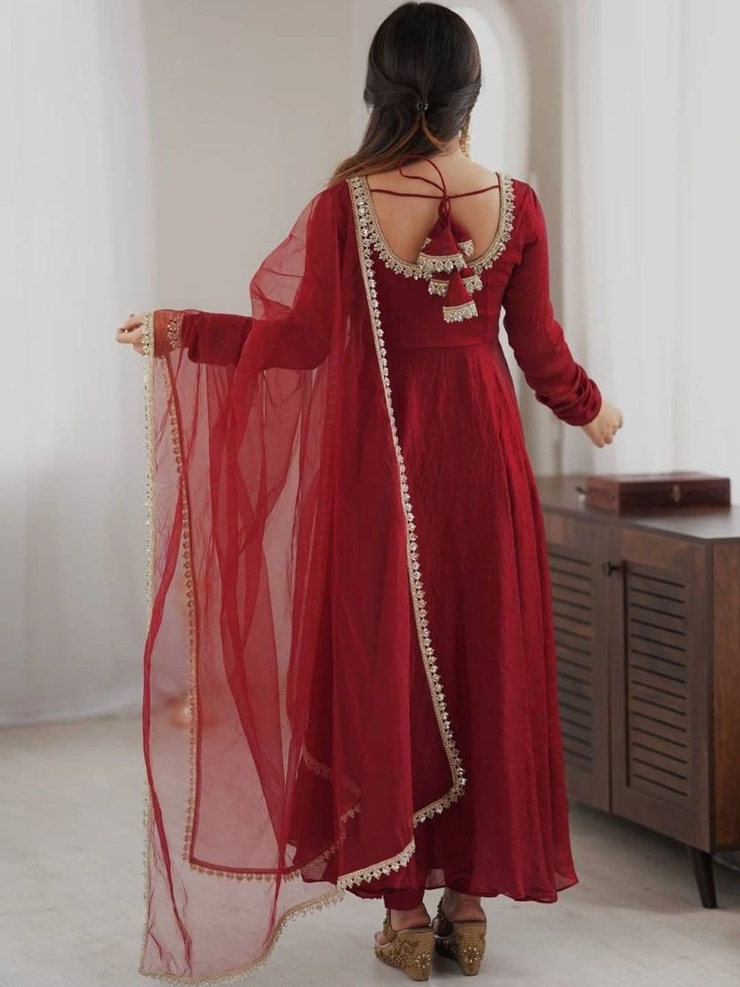 VASTRABELLA Women Empire Gotta Patti Pure Silk Kurta with Trousers & With Dupatta thumbnail 3