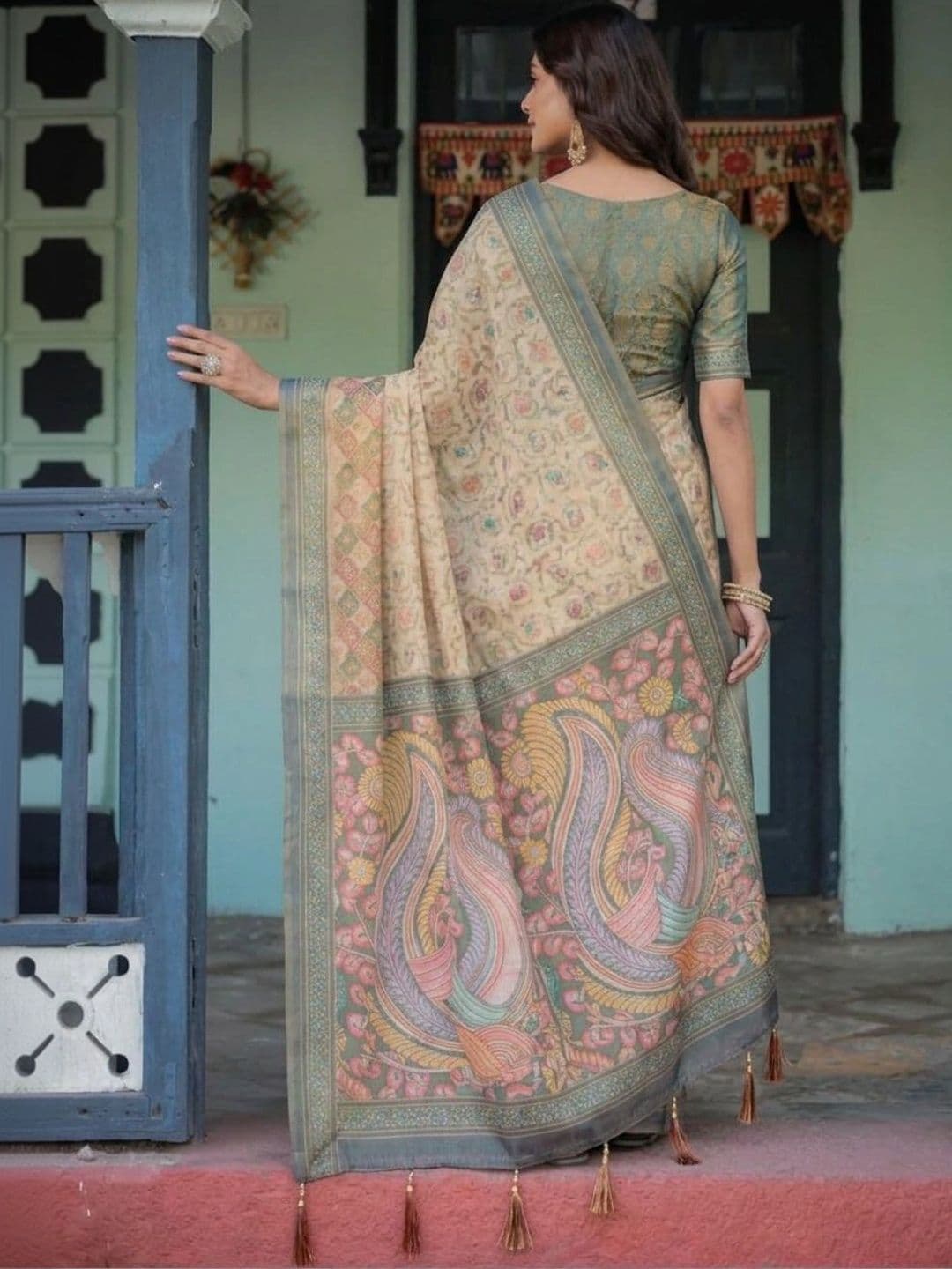 HOUSE OF PRANSHI Floral Linen Blend Jamdani Saree thumbnail 5