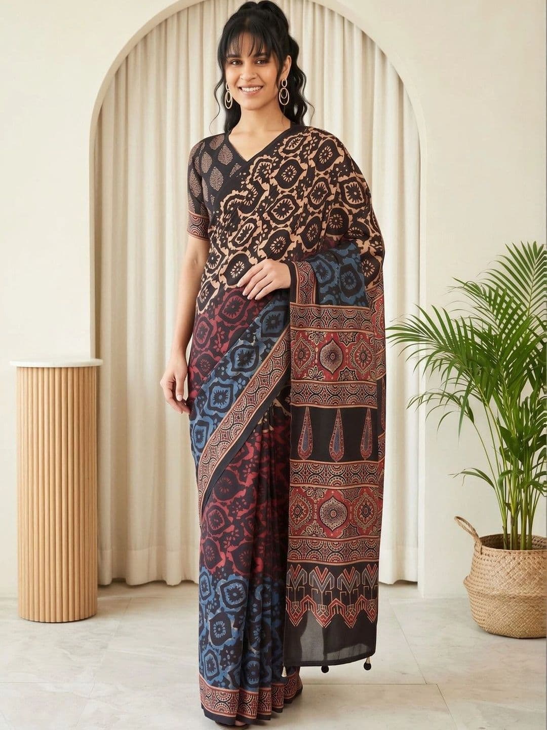 Saree mall Ethnic Motifs Silk Blend Designer Block Print Sarees - view 1