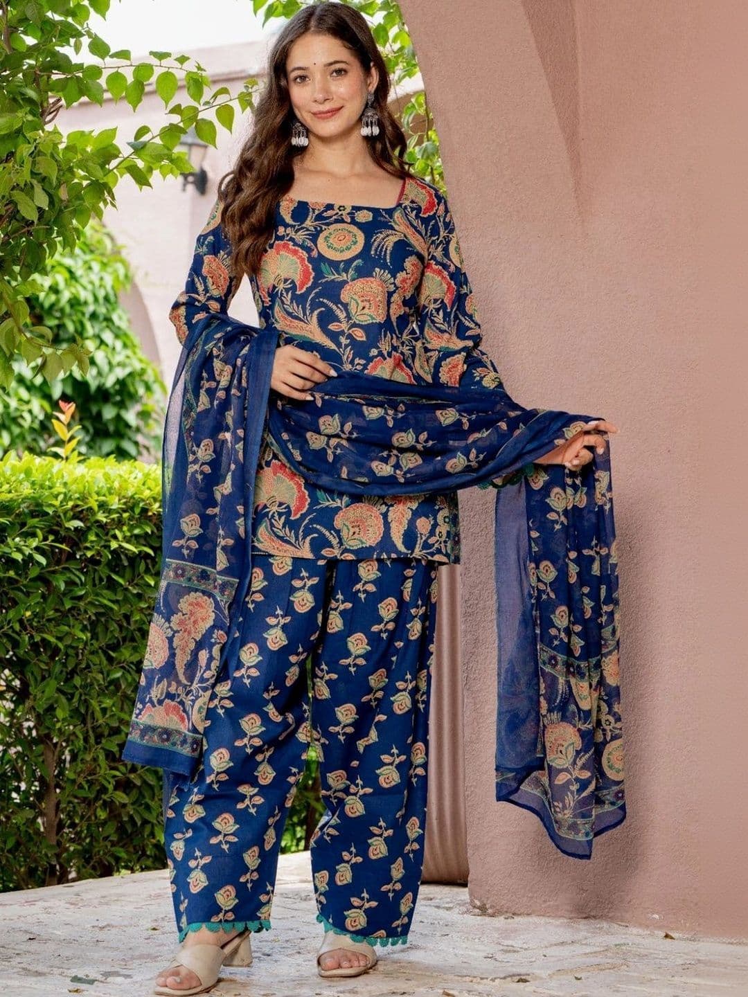 KALINI Women Floral Printed Regular Pure Cotton Kurta with Patiala & With Dupatta thumbnail 7