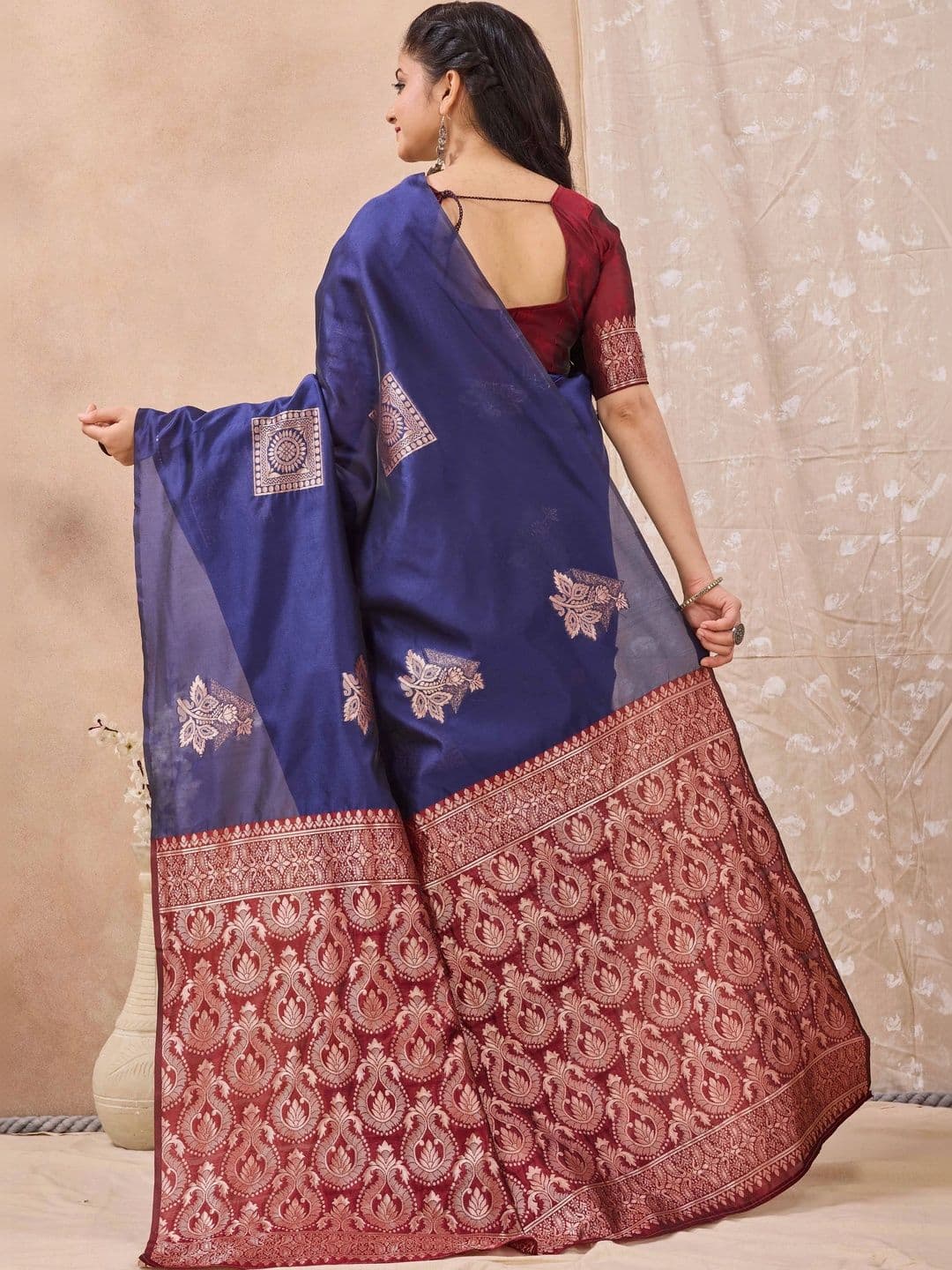 HERE&NOW Woven Design Zari Art Silk Saree thumbnail 4