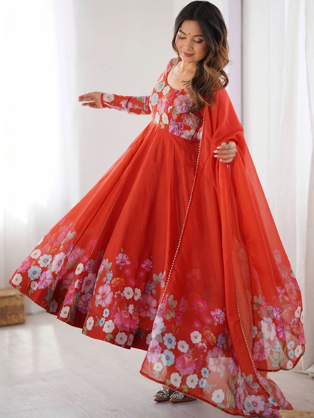 VASTRABELLA Women Floral Printed Regular Kurta with Trousers & With Dupatta thumbnail 6