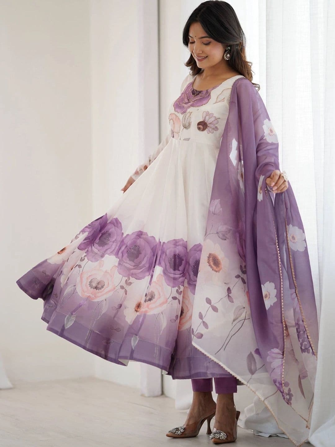 VASTRABELLA Women Floral Printed Regular Kurta with Trousers & With Dupatta thumbnail 2