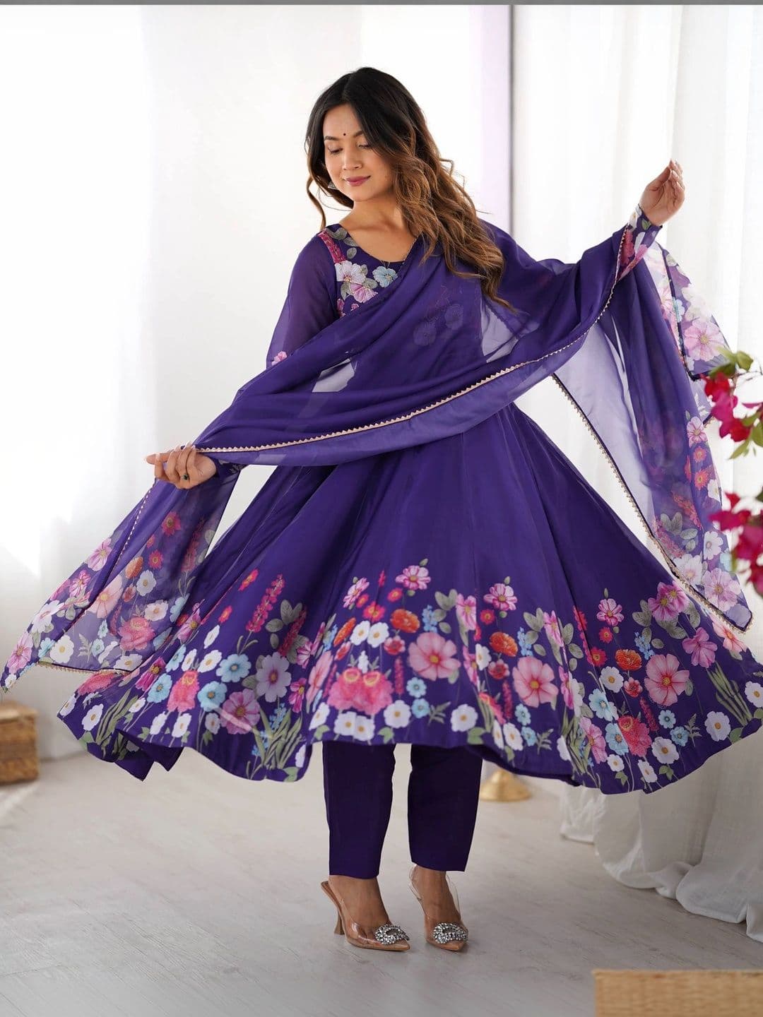 VASTRABELLA Women Floral Printed Regular Kurta with Trousers & With Dupatta thumbnail 3