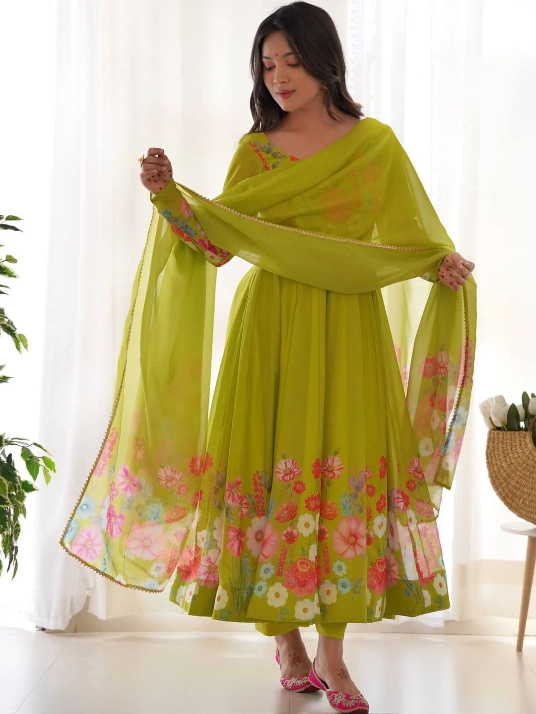 VASTRABELLA Women Floral Printed Empire Kurta with Trousers & With Dupatta thumbnail 3