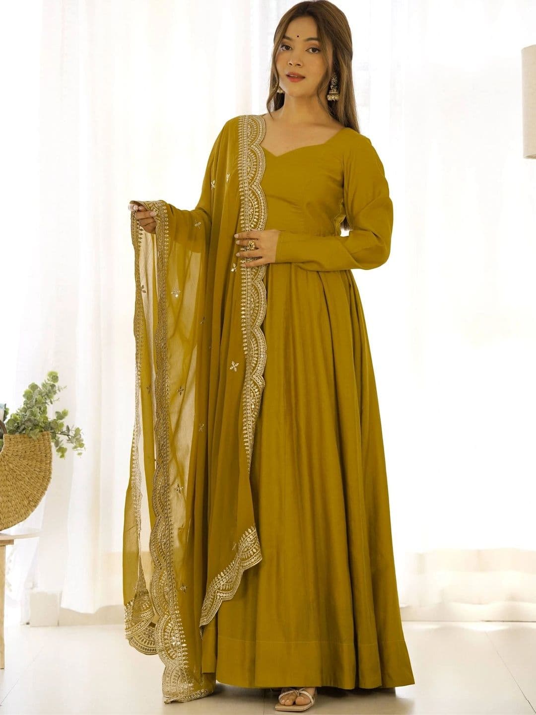 VASTRABELLA Women Regular Sequinned Chanderi Silk Kurta With Dupatta thumbnail 5