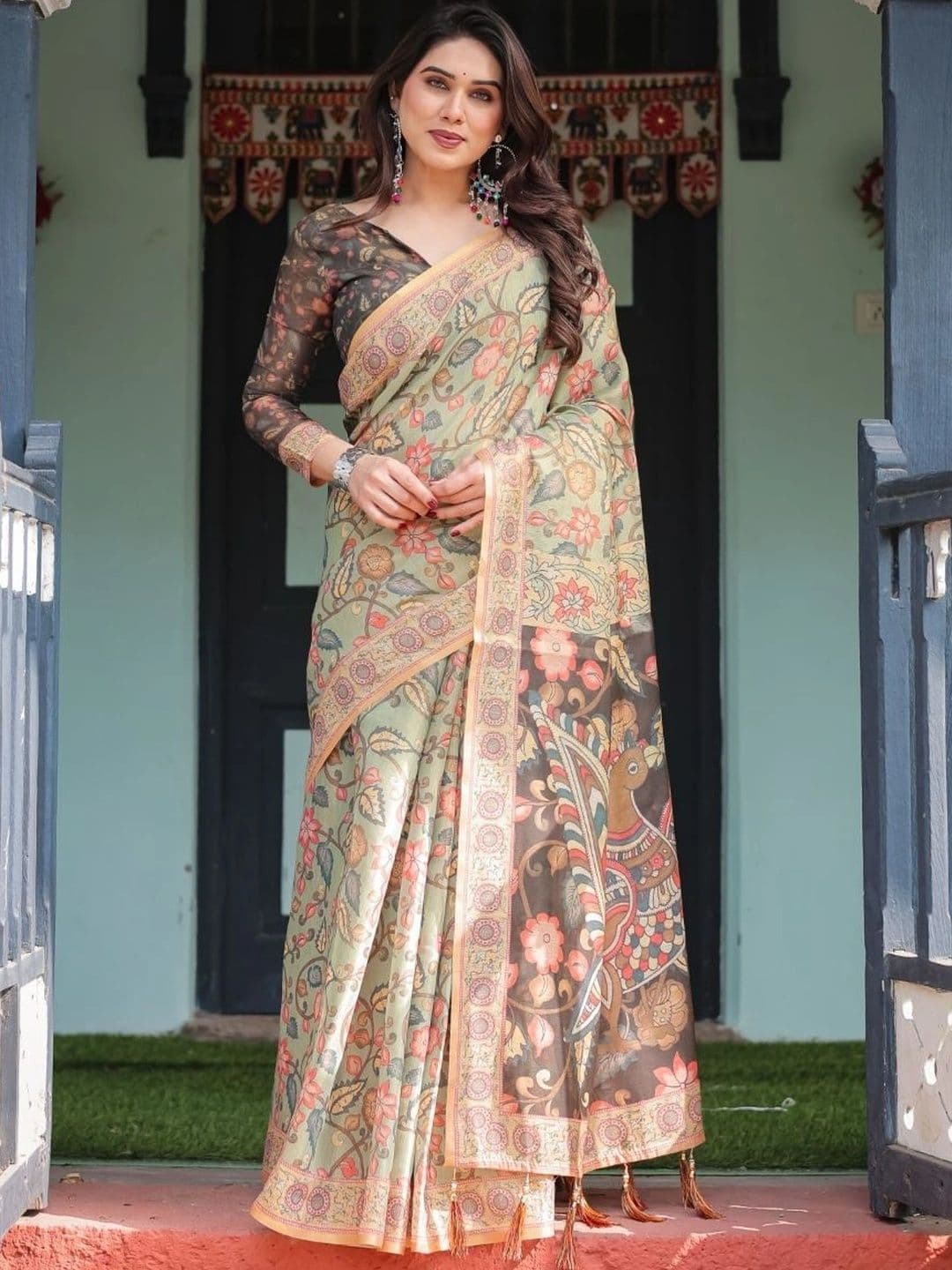 Suha Floral Art Silk Saree thumbnail 3