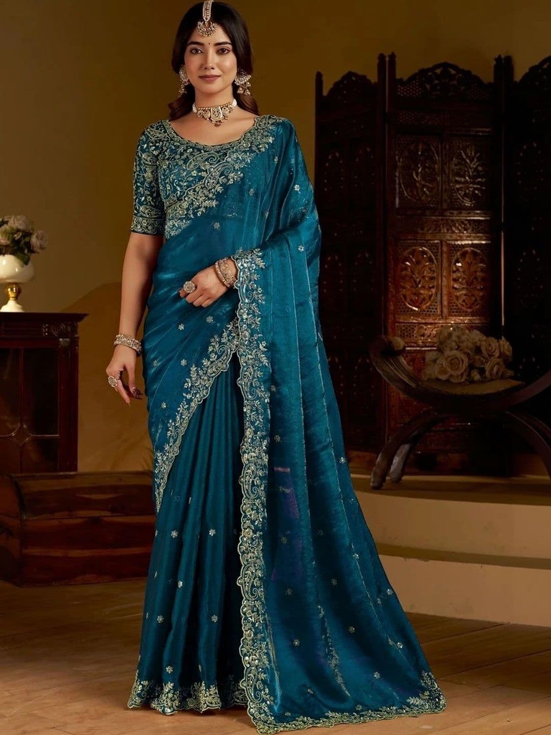 kantuba Floral Zari Art Silk Heavy Work Saree thumbnail 3