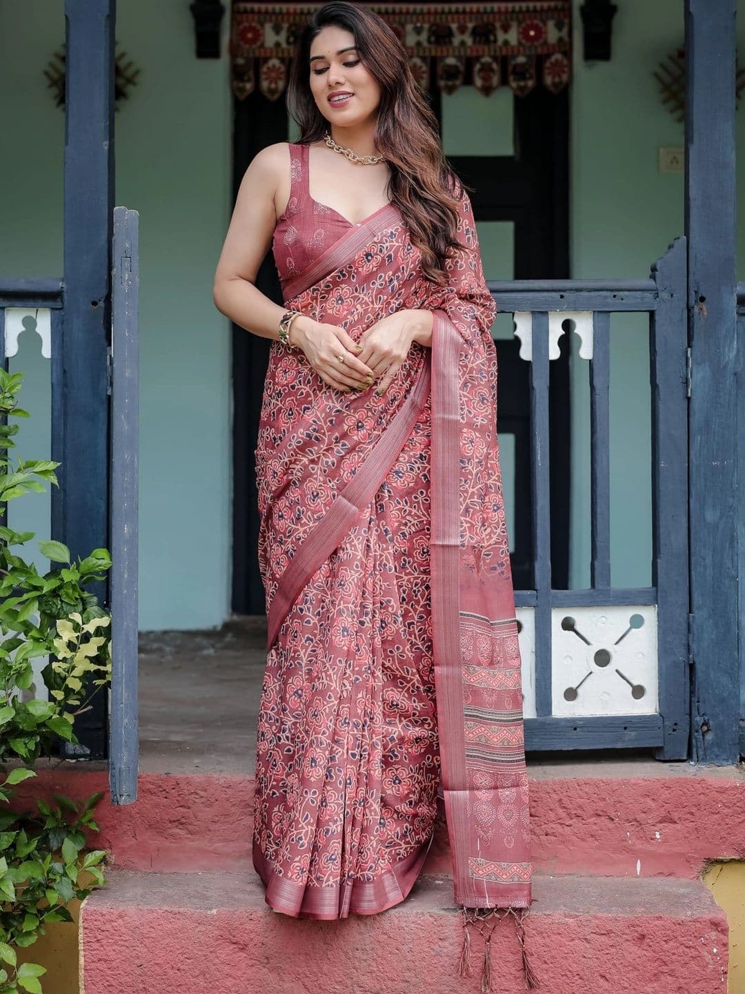 HOUSE OF PRANSHI Floral Linen Blend Jamdani Saree thumbnail 3