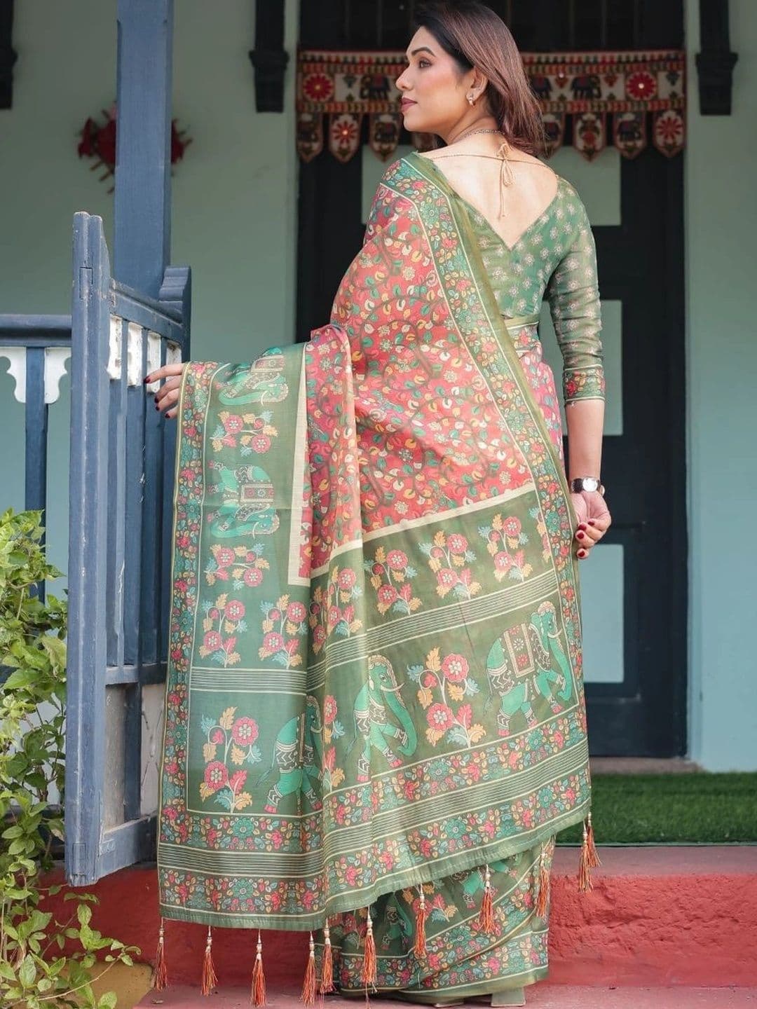 Suha Floral Art Silk Saree thumbnail 3