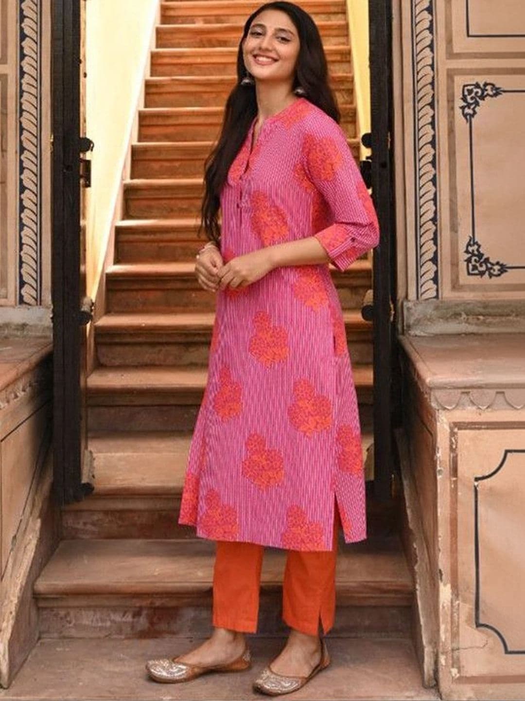SAVI Women Ethnic Motifs Printed Regular Pure Cotton Kurta with Trousers thumbnail 2