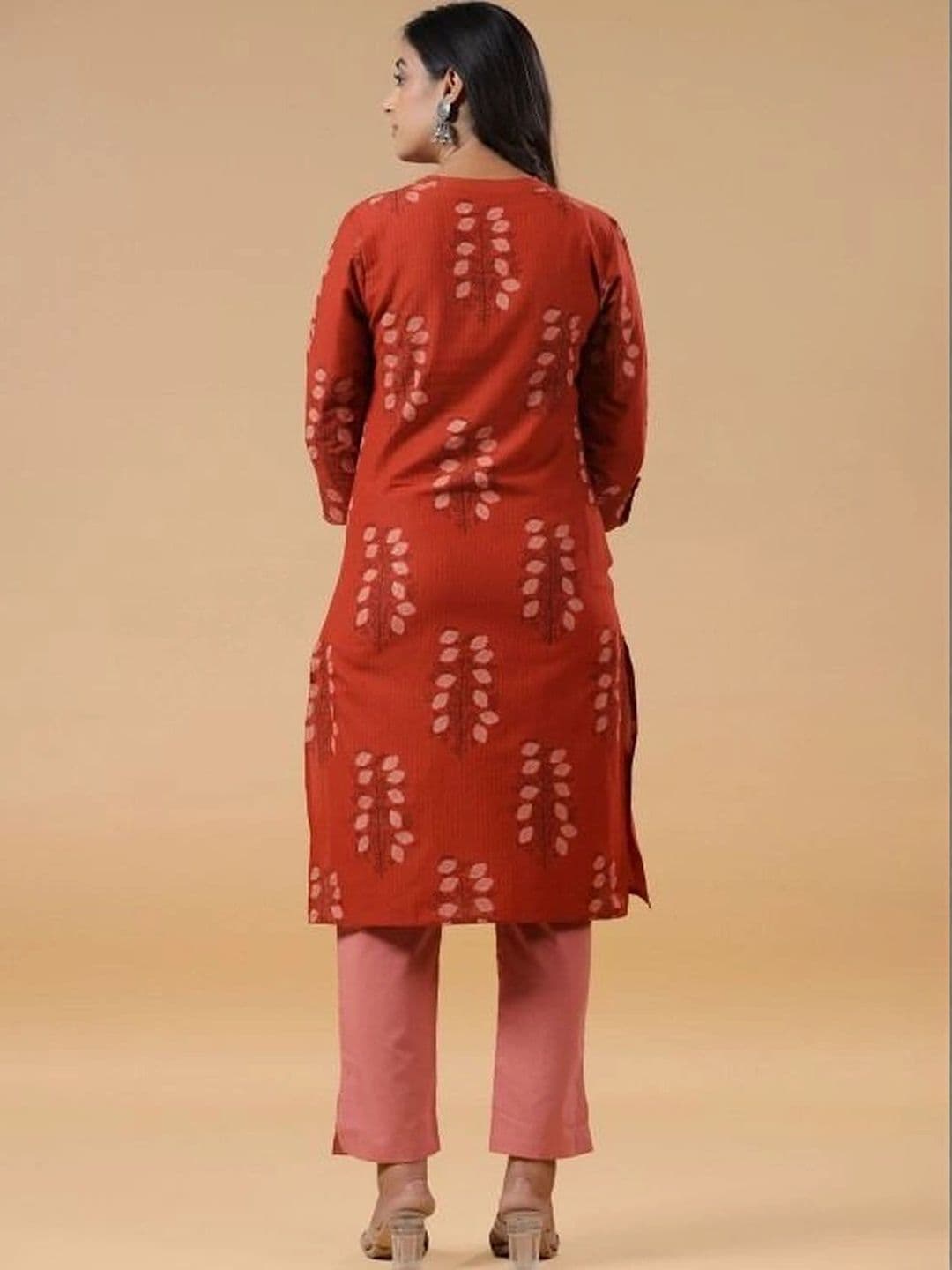 SAVI Women Ethnic Motifs Printed Regular Pure Cotton Kurta with Trousers thumbnail 3