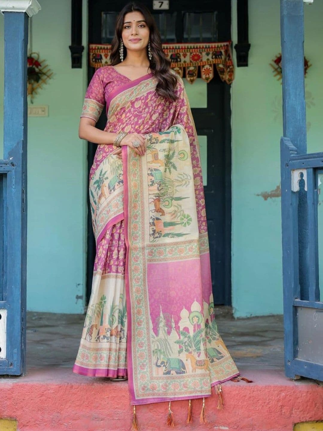 HOUSE OF PRANSHI Floral Printed Jamdani Saree - view 1