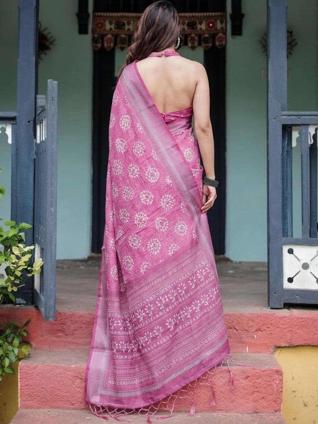 HOUSE OF PRANSHI Floral Linen Blend Jamdani Saree thumbnail 3
