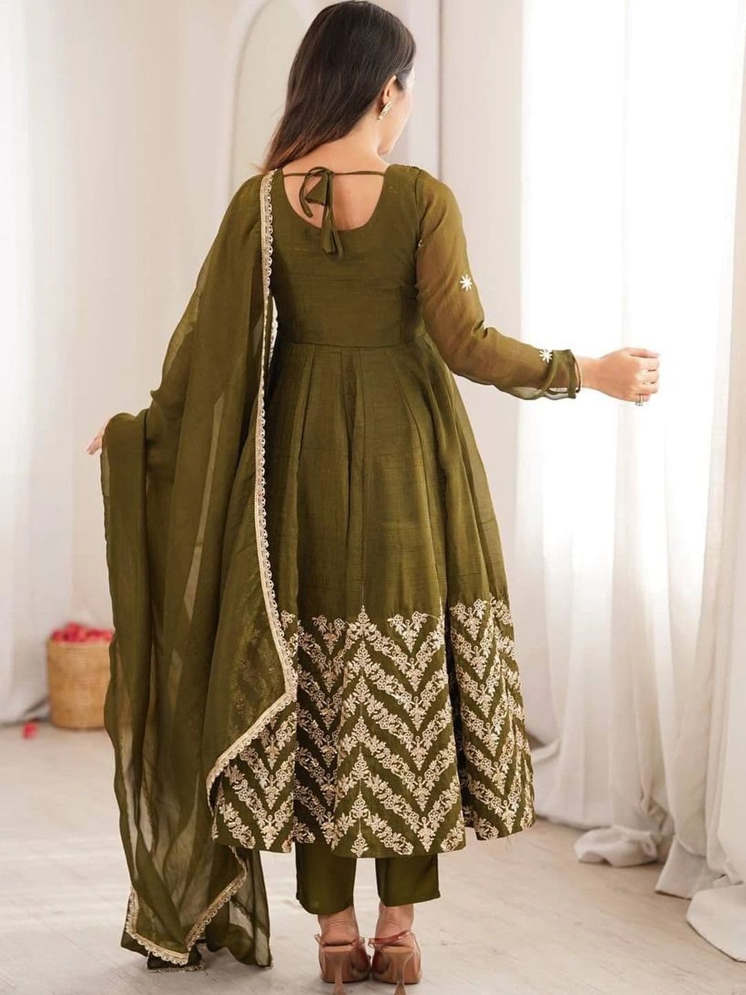 VASTRABELLA Women Ethnic Motifs Embroidered Tiered Thread Work Pure Silk Kurta with Trousers & With Dupatta thumbnail 4