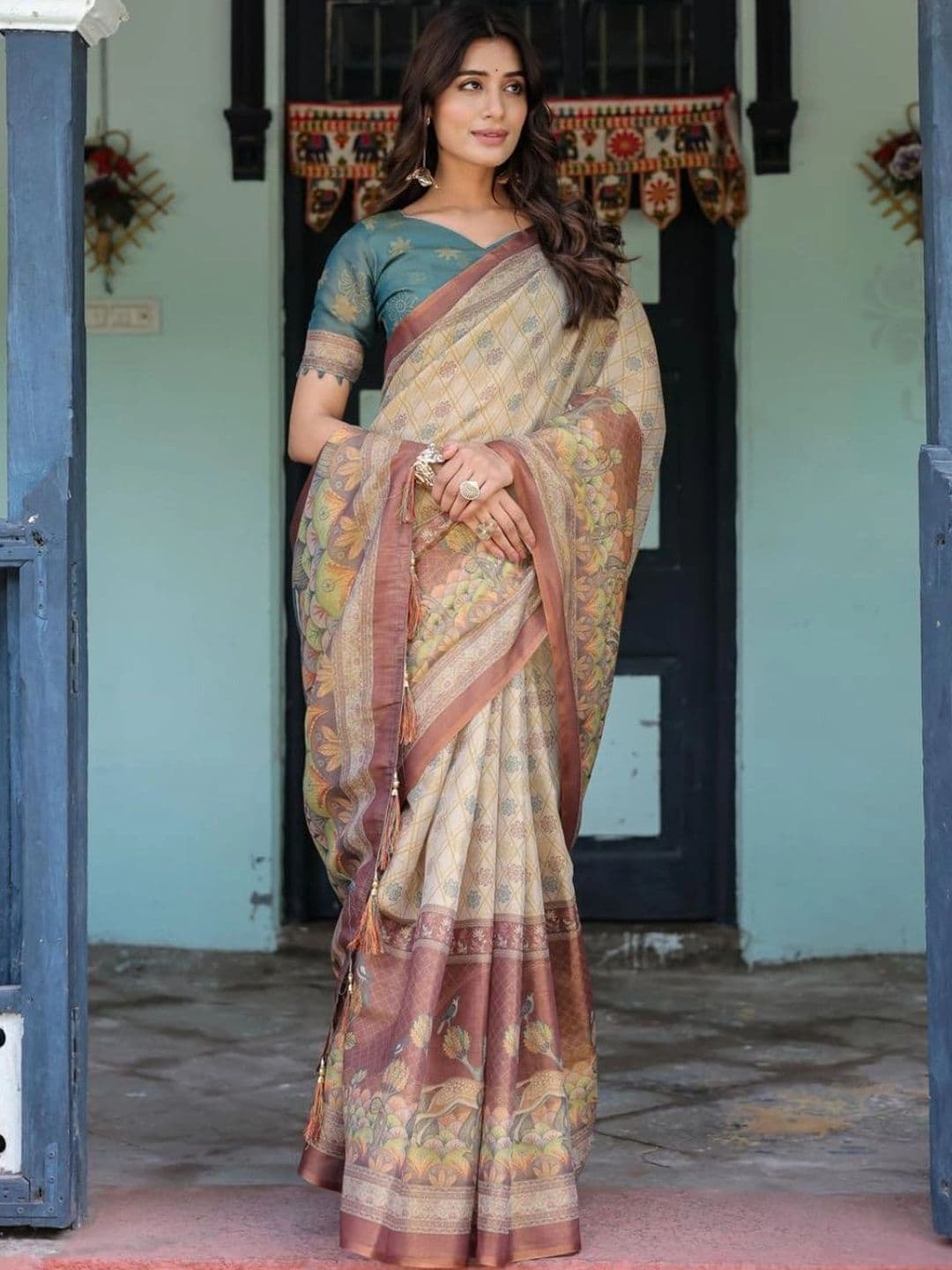HOUSE OF PRANSHI Floral Linen Blend Jamdani Saree thumbnail 3