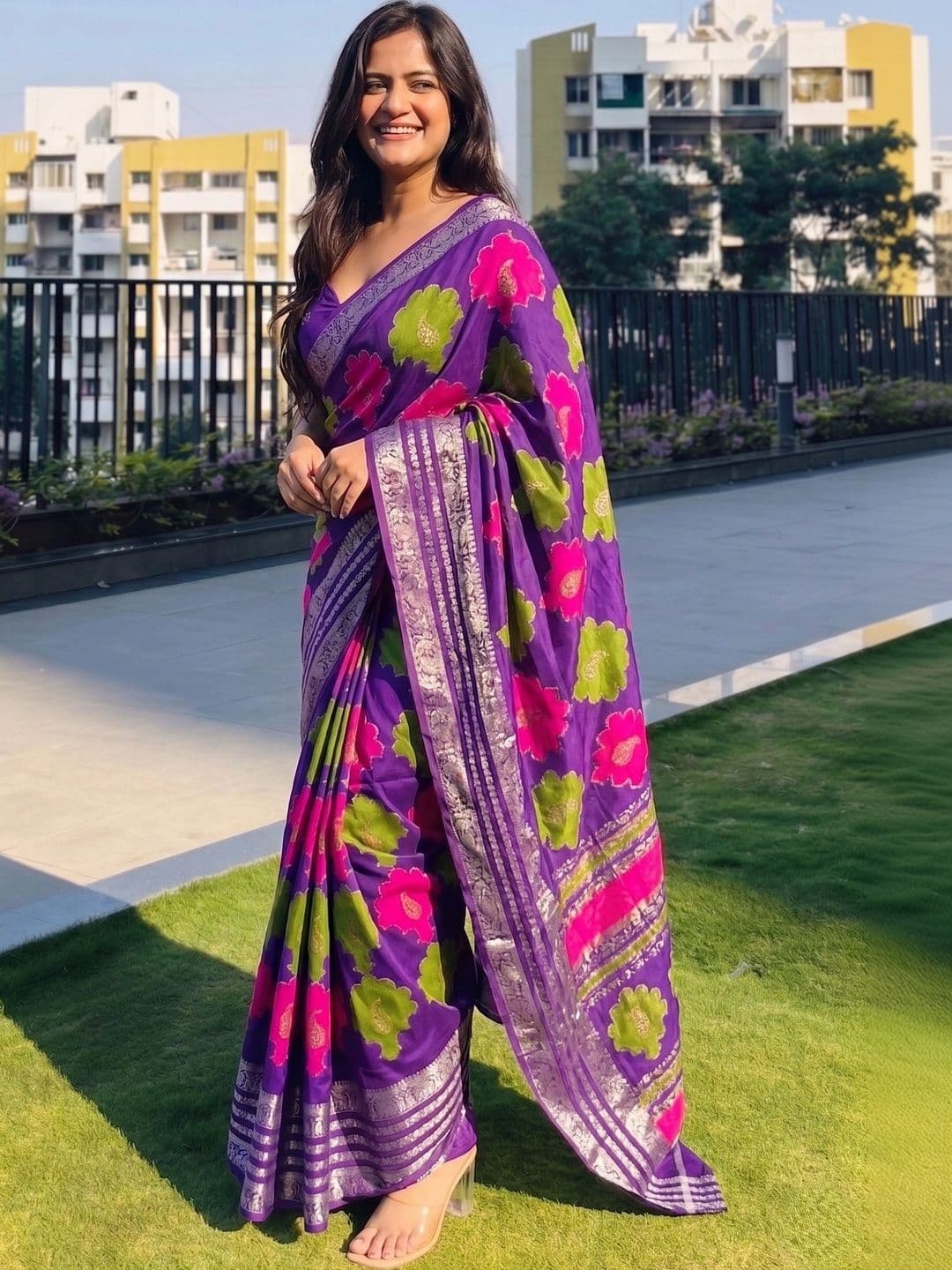 Owee Paisley Zari Silk Blend Designer Saree thumbnail 2