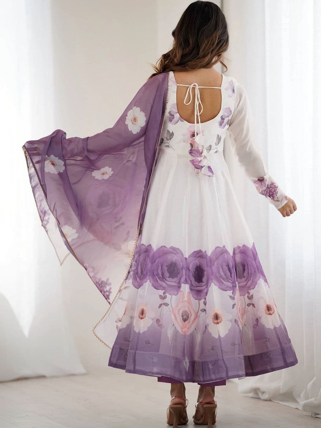 VASTRABELLA Women Floral Printed Regular Kurta with Trousers & With Dupatta thumbnail 6