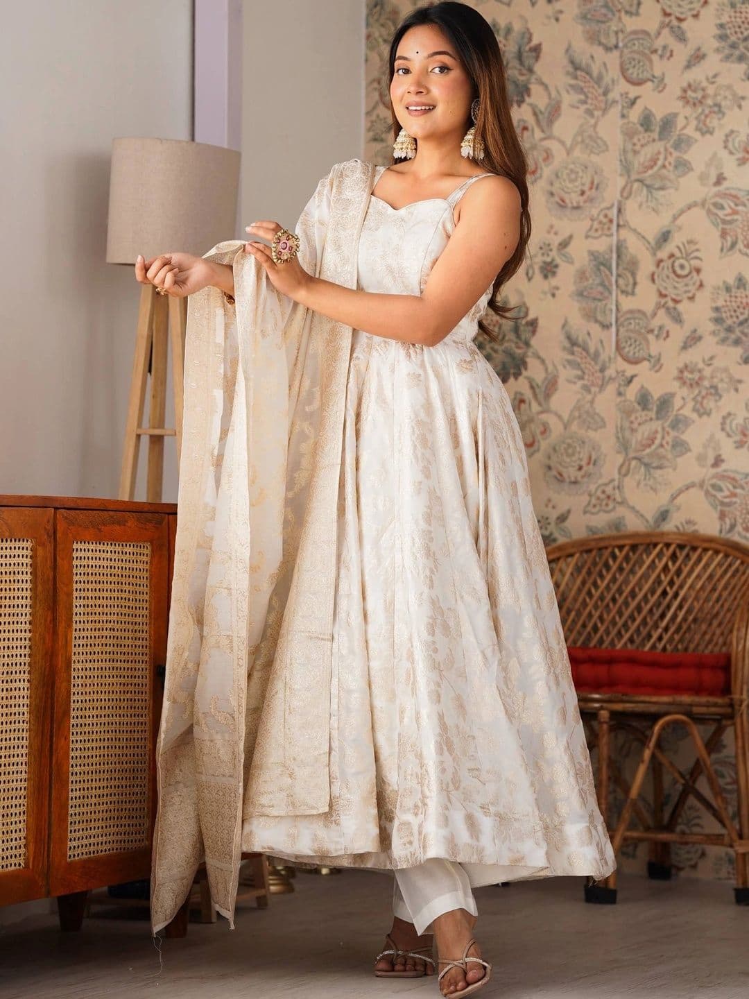 VASTRABELLA Women Ethnic Motifs Empire Kurta with Trousers & With Dupatta thumbnail 4