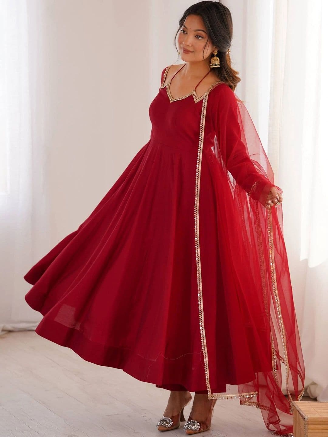VASTRABELLA Women Regular Gotta Patti Chanderi Silk Kurta with Trousers & With Dupatta thumbnail 3