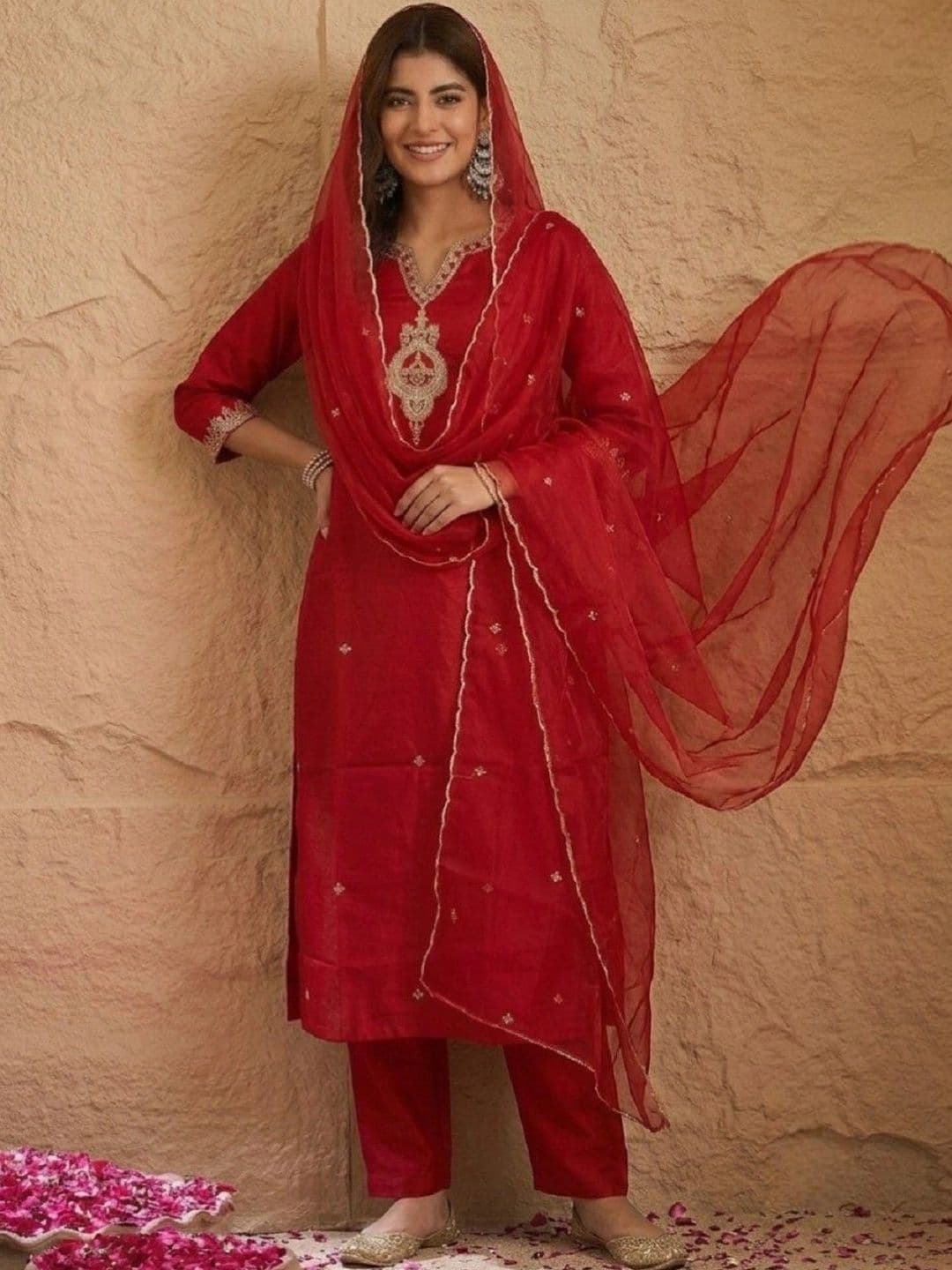 House of Pataudi Women Ethnic Motifs Embroidered Regular Thread Work Pure Silk Kurta with Trousers & With thumbnail 7