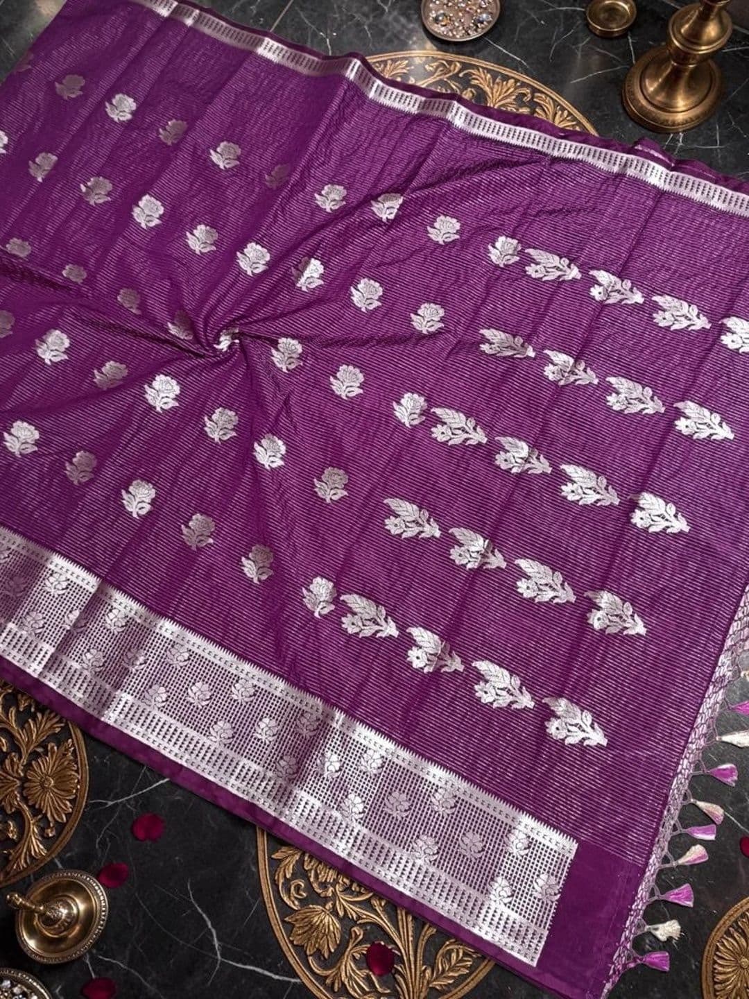 Weaversland Checked Zari Art Silk Designer Banarasi Saree thumbnail 2