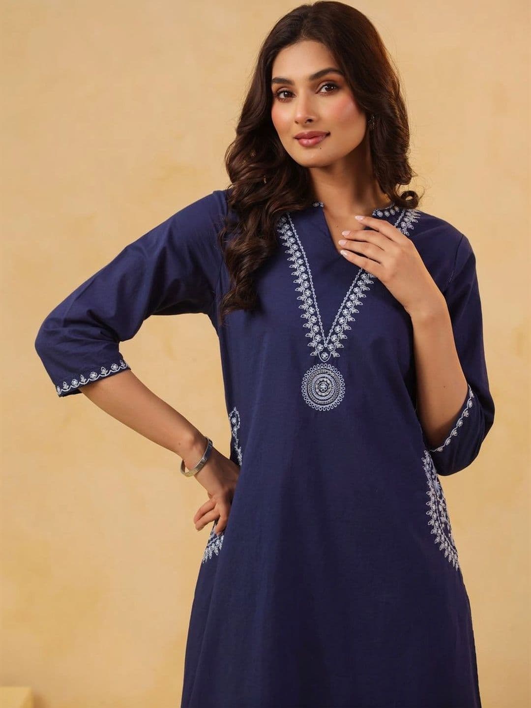 SAVI Women Ethnic Motifs Embroidered Regular Thread Work Pure Cotton Kurta with Trousers thumbnail 5