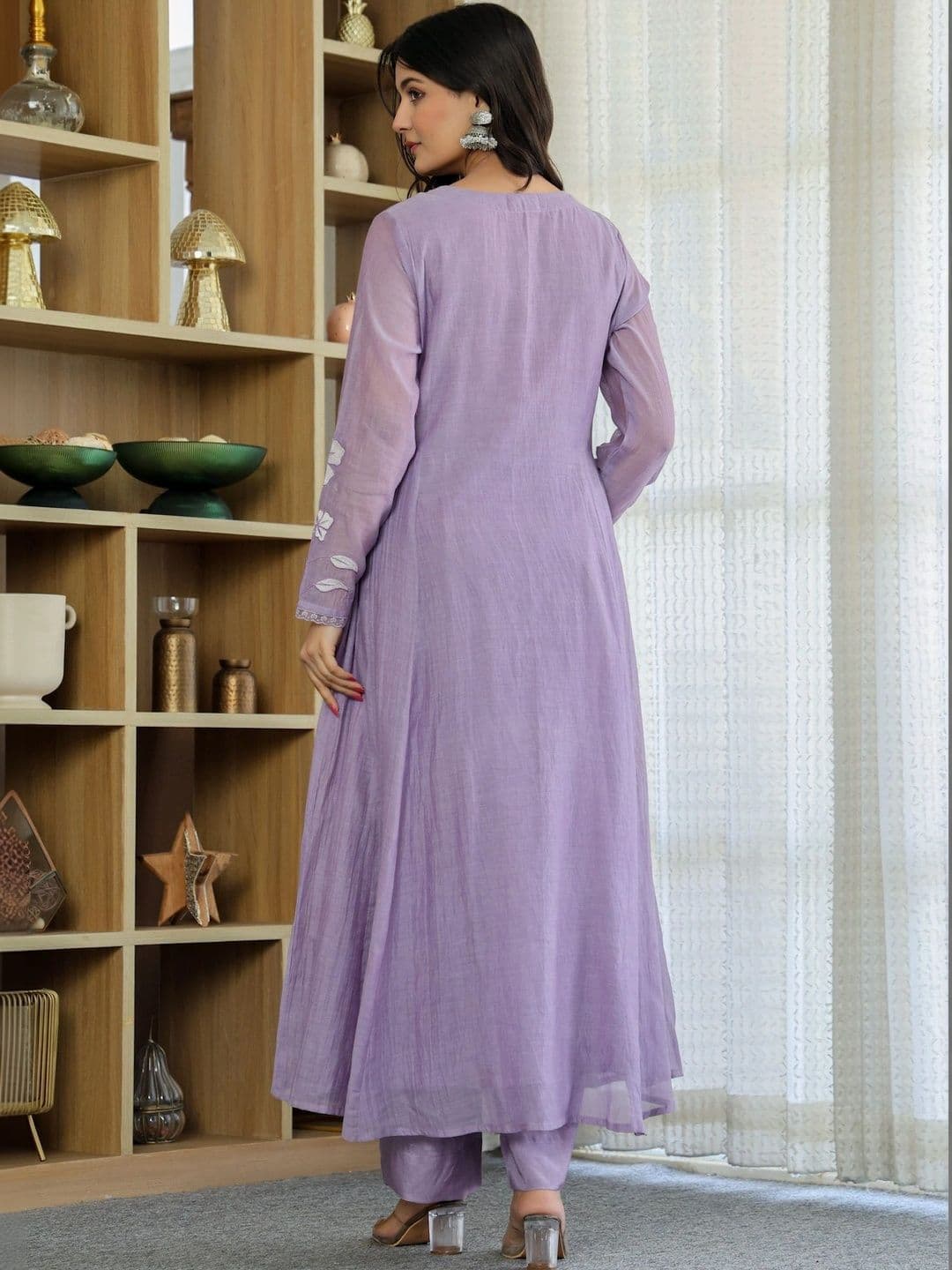 Aeristo Women Floral Embroidered Regular Thread Work Chanderi Silk Kurta with Trousers & With Dupatta thumbnail 6