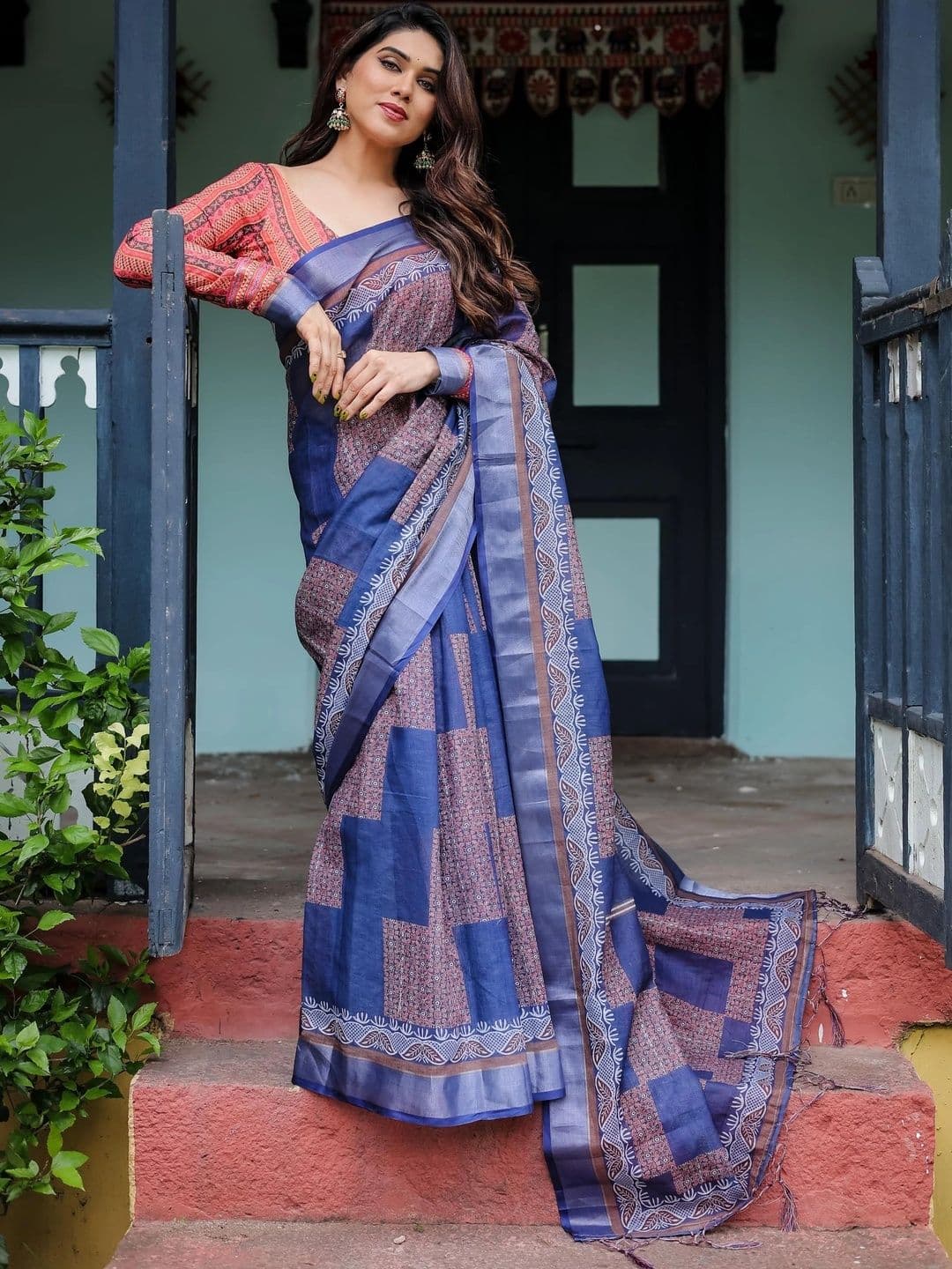 HOUSE OF PRANSHI Floral Linen Blend Jamdani Saree thumbnail 4