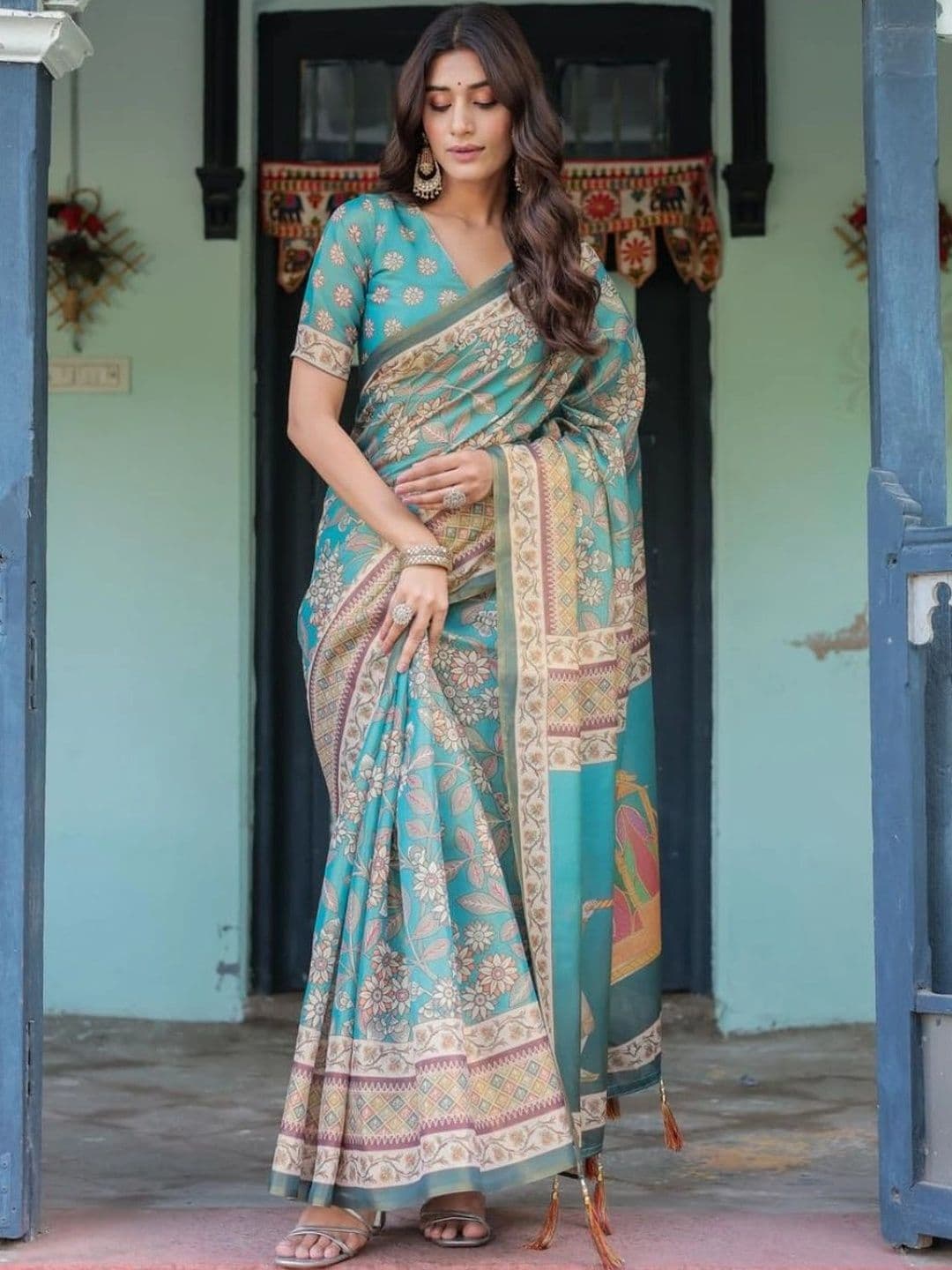 HOUSE OF PRANSHI Floral Linen Blend Jamdani Saree thumbnail 5
