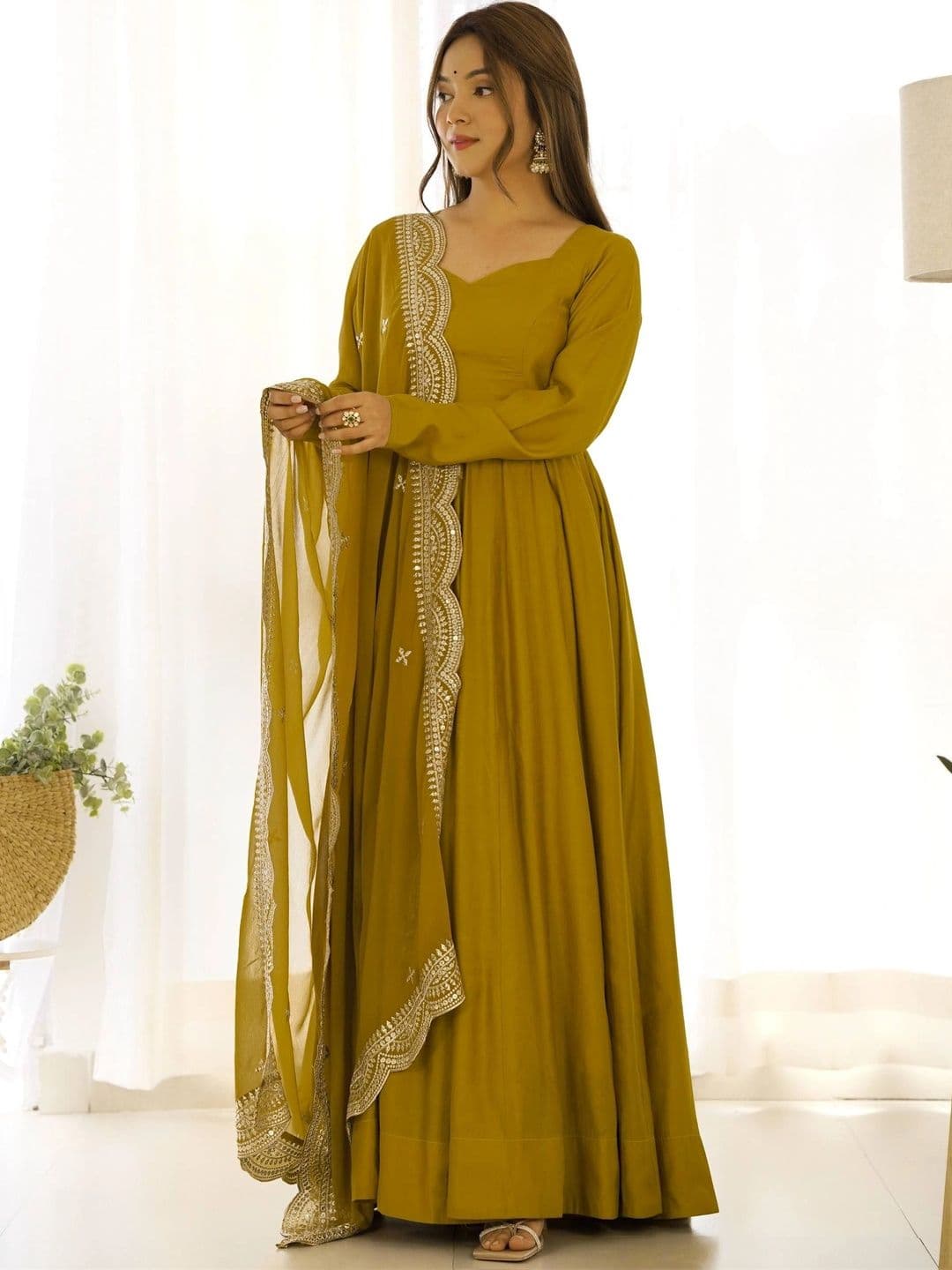 VASTRABELLA Women Regular Sequinned Chanderi Silk Kurta With Dupatta - view 1