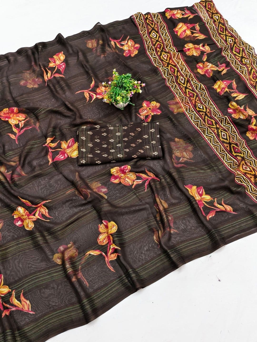 Owee Floral Zari Pure Chiffon Designer Saree thumbnail 4