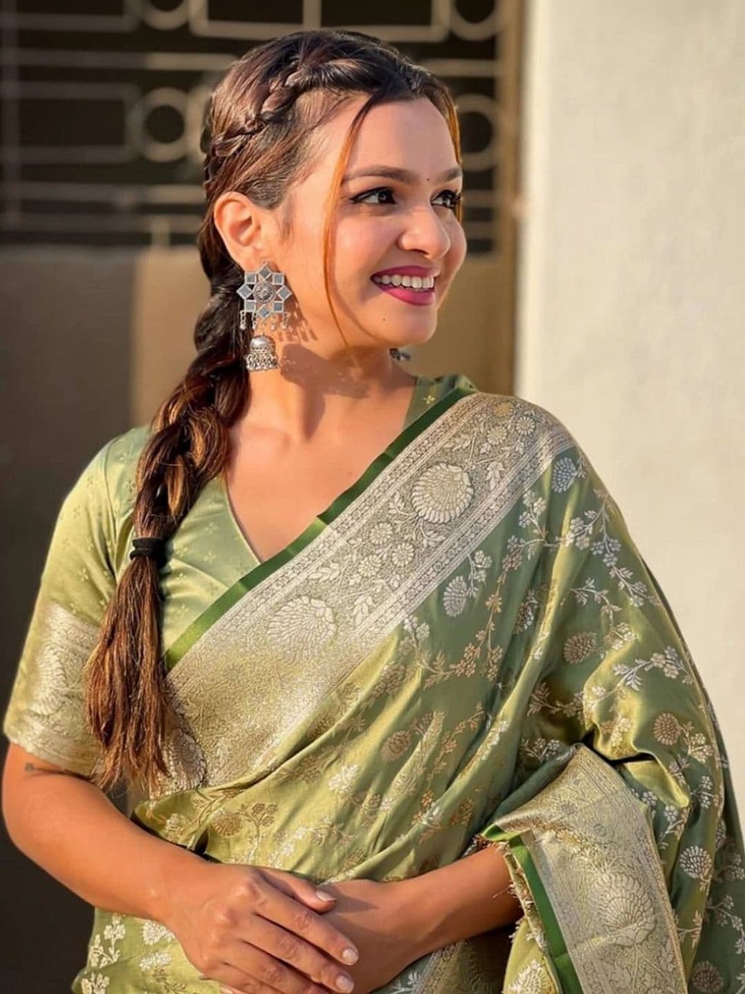 revika Woven Design Zari Art Silk Designer Kanjeevaram Saree thumbnail 2