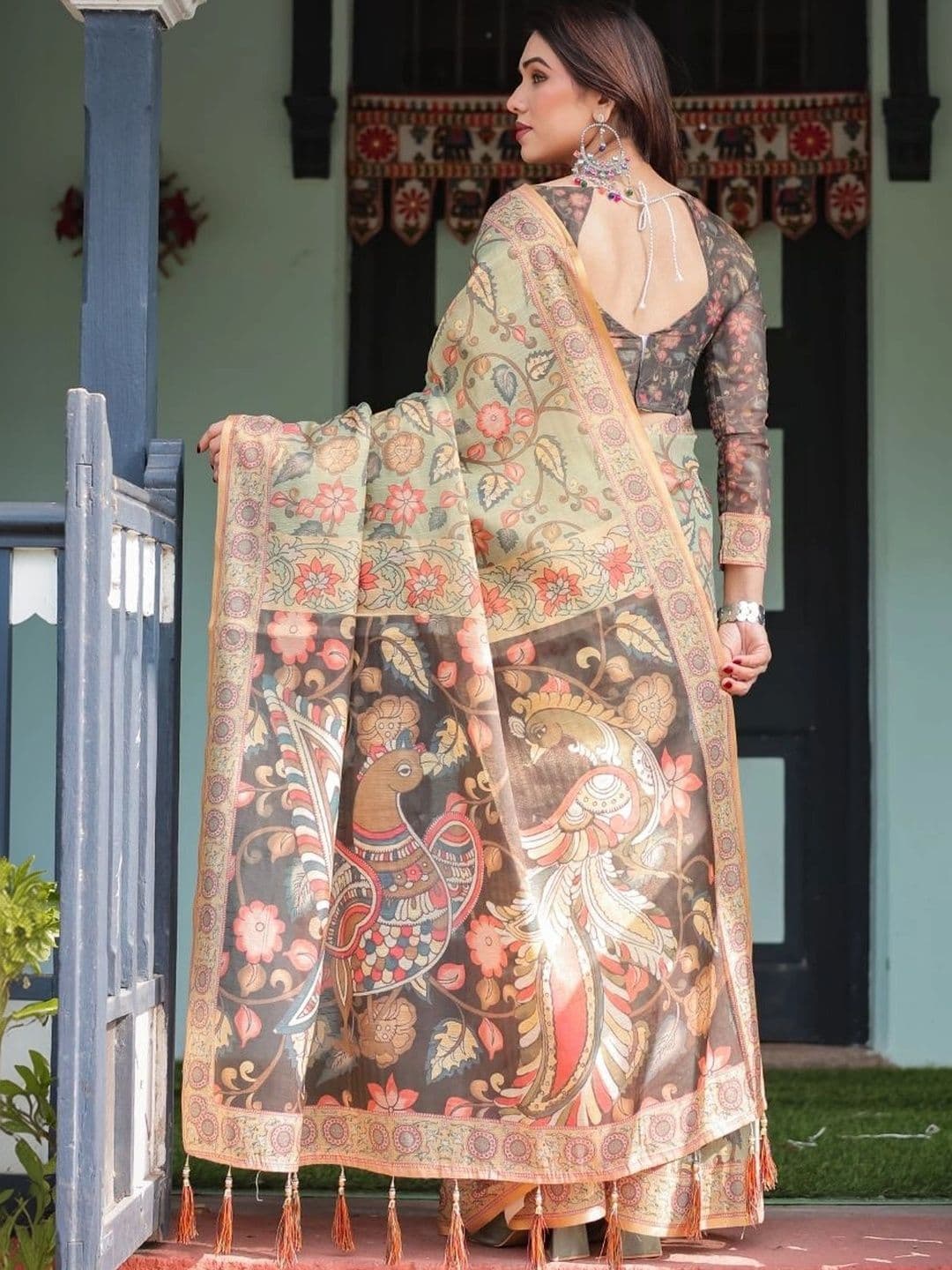 Suha Floral Art Silk Saree thumbnail 5