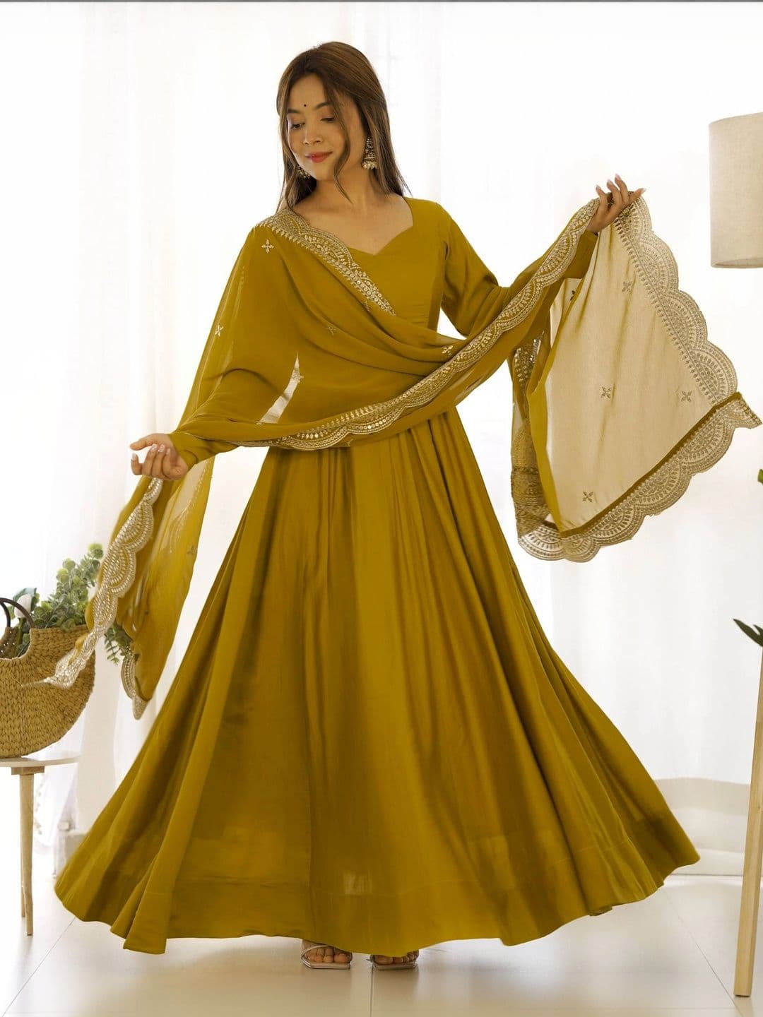 VASTRABELLA Women Regular Sequinned Chanderi Silk Kurta With Dupatta thumbnail 6