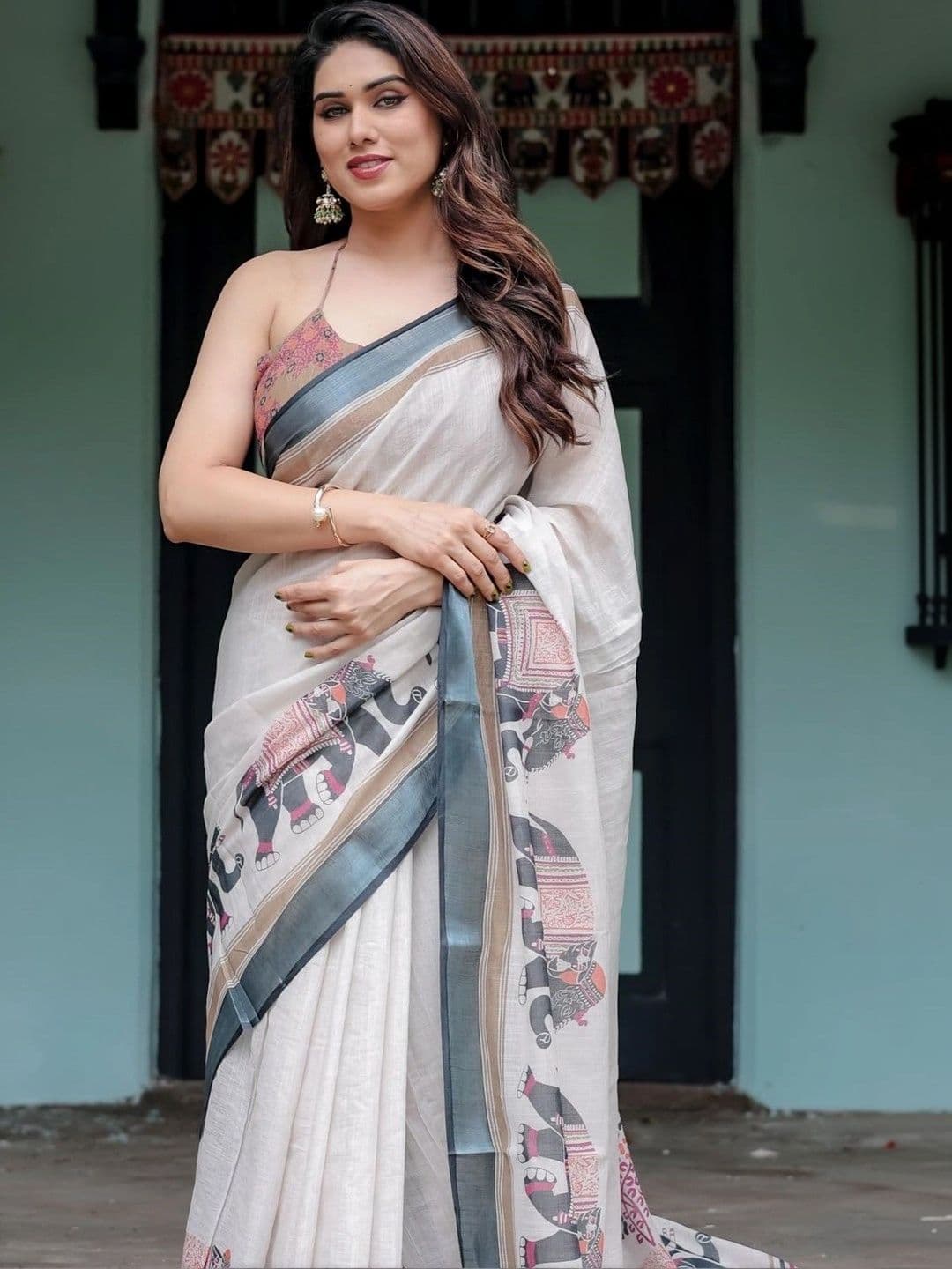 HOUSE OF PRANSHI Floral Linen Blend Jamdani Saree thumbnail 3