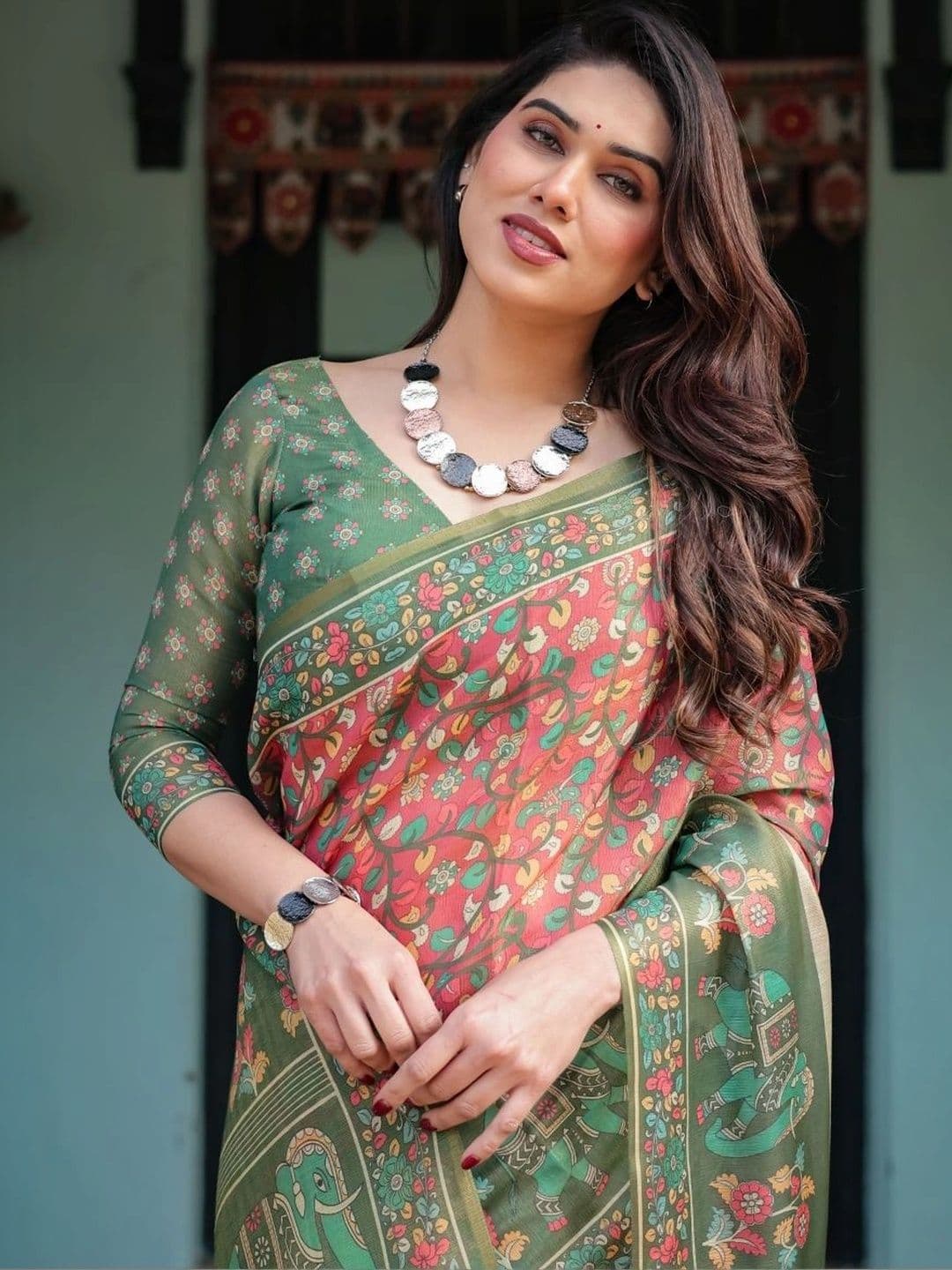 Suha Floral Art Silk Saree thumbnail 4