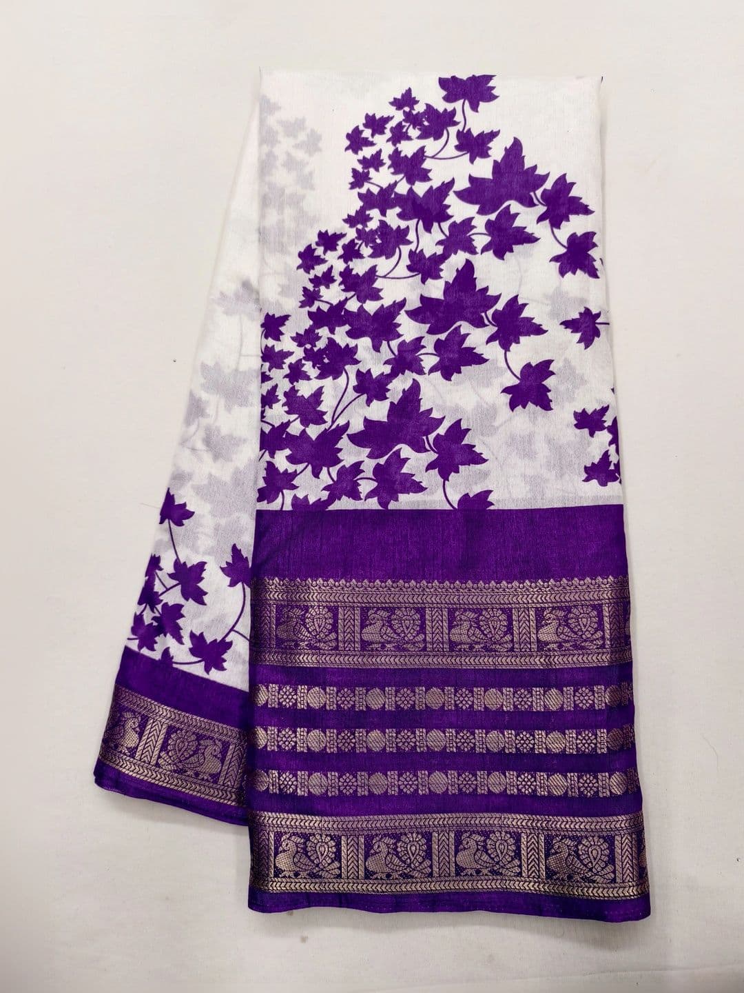 Owee Floral Zari Silk Blend Designer Saree thumbnail 3