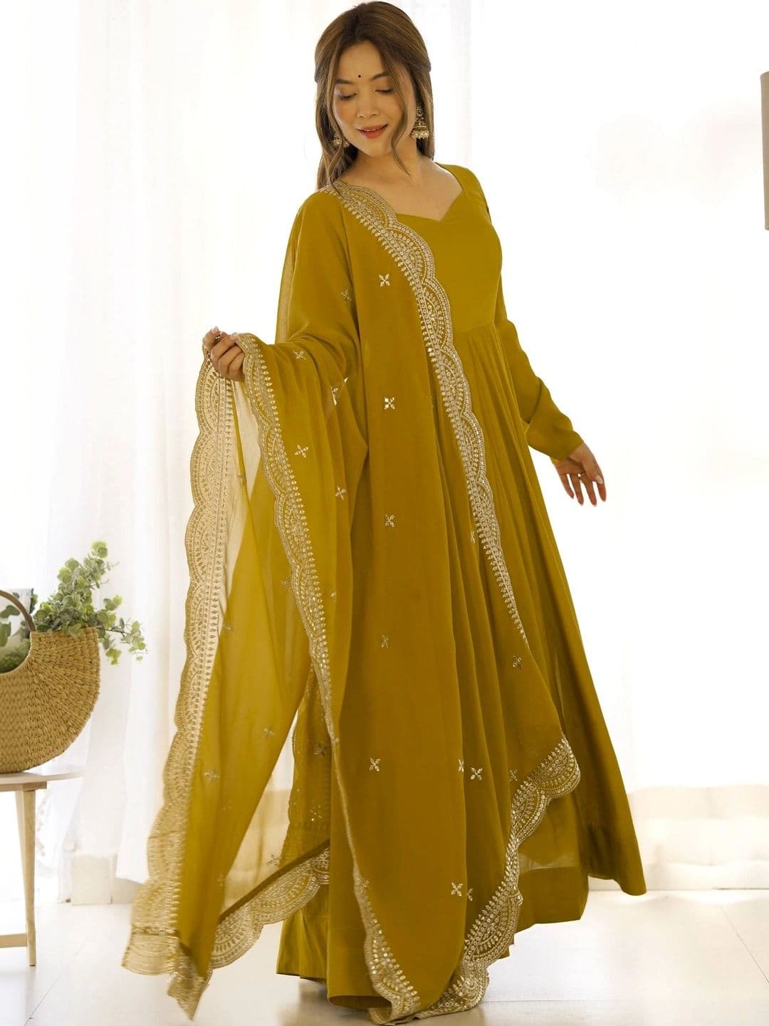 VASTRABELLA Women Regular Sequinned Chanderi Silk Kurta With Dupatta thumbnail 4