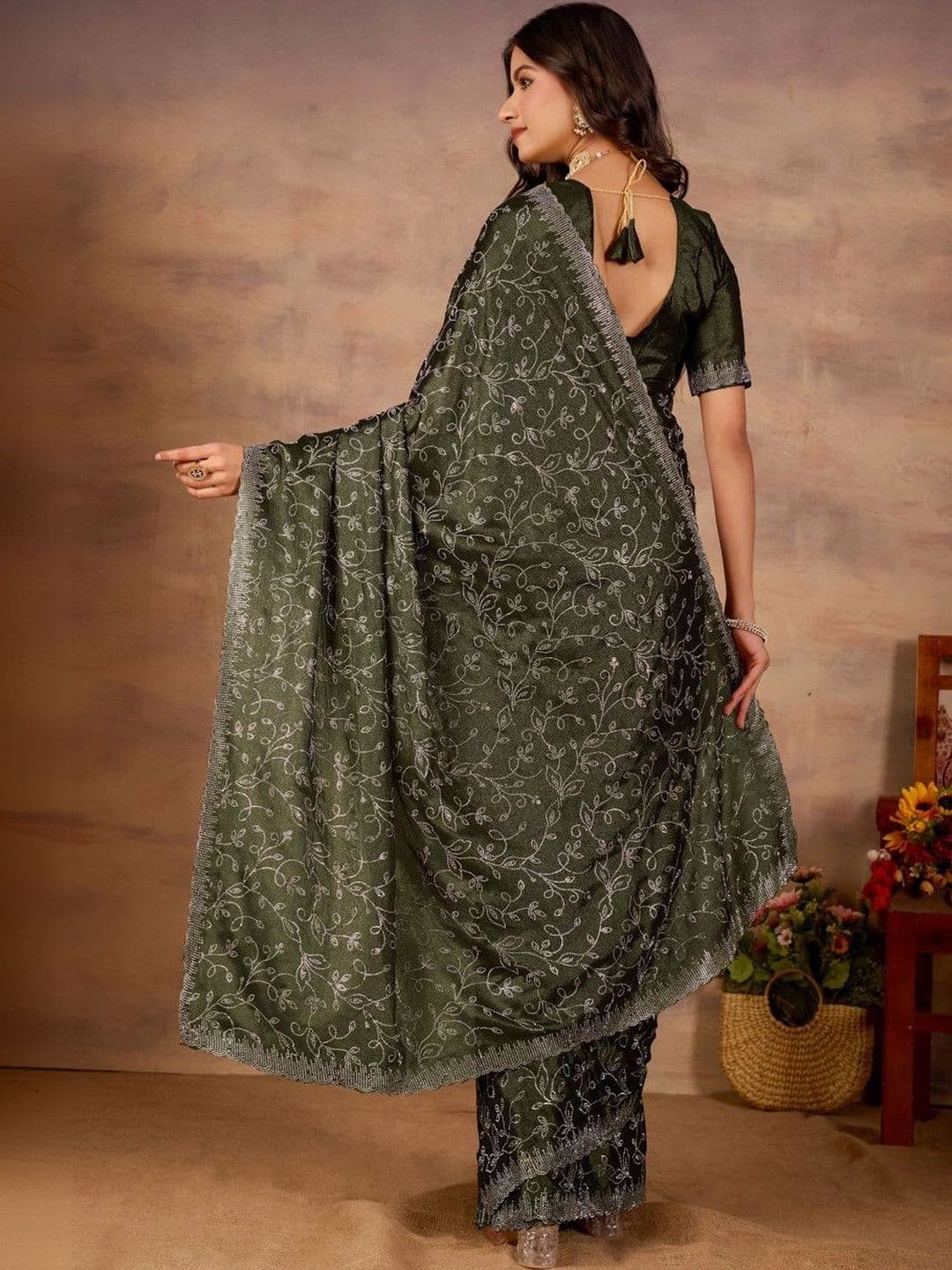 Looootnest Embroidered Pure Georgette Saree thumbnail 5