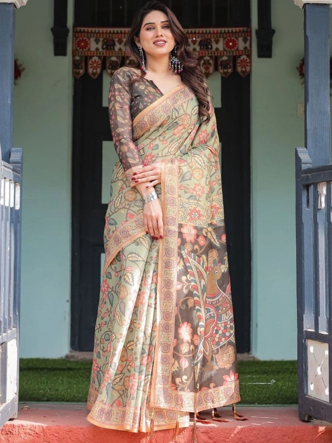 Suha Floral Art Silk Saree thumbnail 6