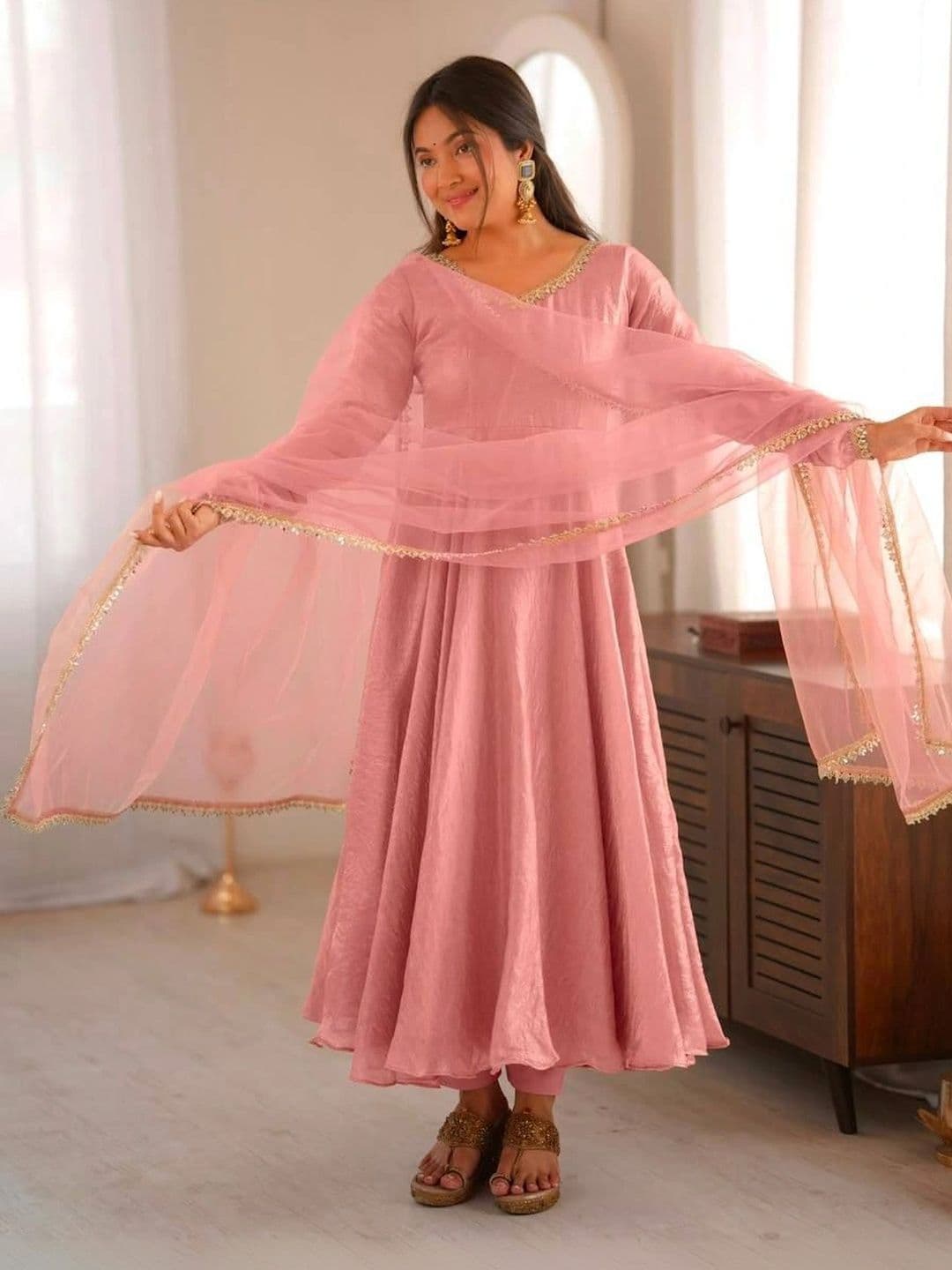 VASTRABELLA Women Regular Gotta Patti Pure Silk Kurta with Trousers & With Dupatta thumbnail 2