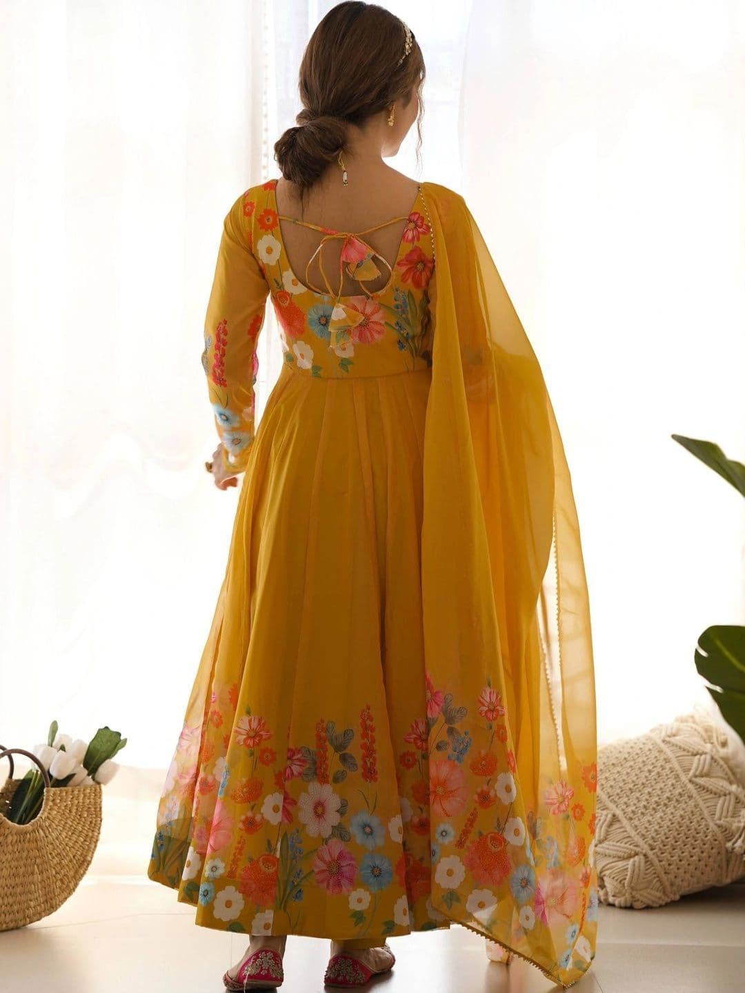 VASTRABELLA Women Floral Printed Empire Kurta with Trousers & With Dupatta thumbnail 2