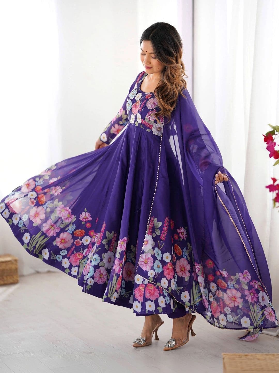 VASTRABELLA Women Floral Printed Regular Kurta with Trousers & With Dupatta thumbnail 4