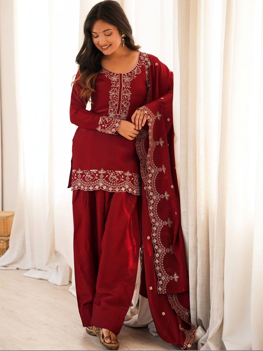 VASTRABELLA Women Ethnic Motifs Embroidered Regular Thread Work Kurta with Patiala & With Dupatta thumbnail 2